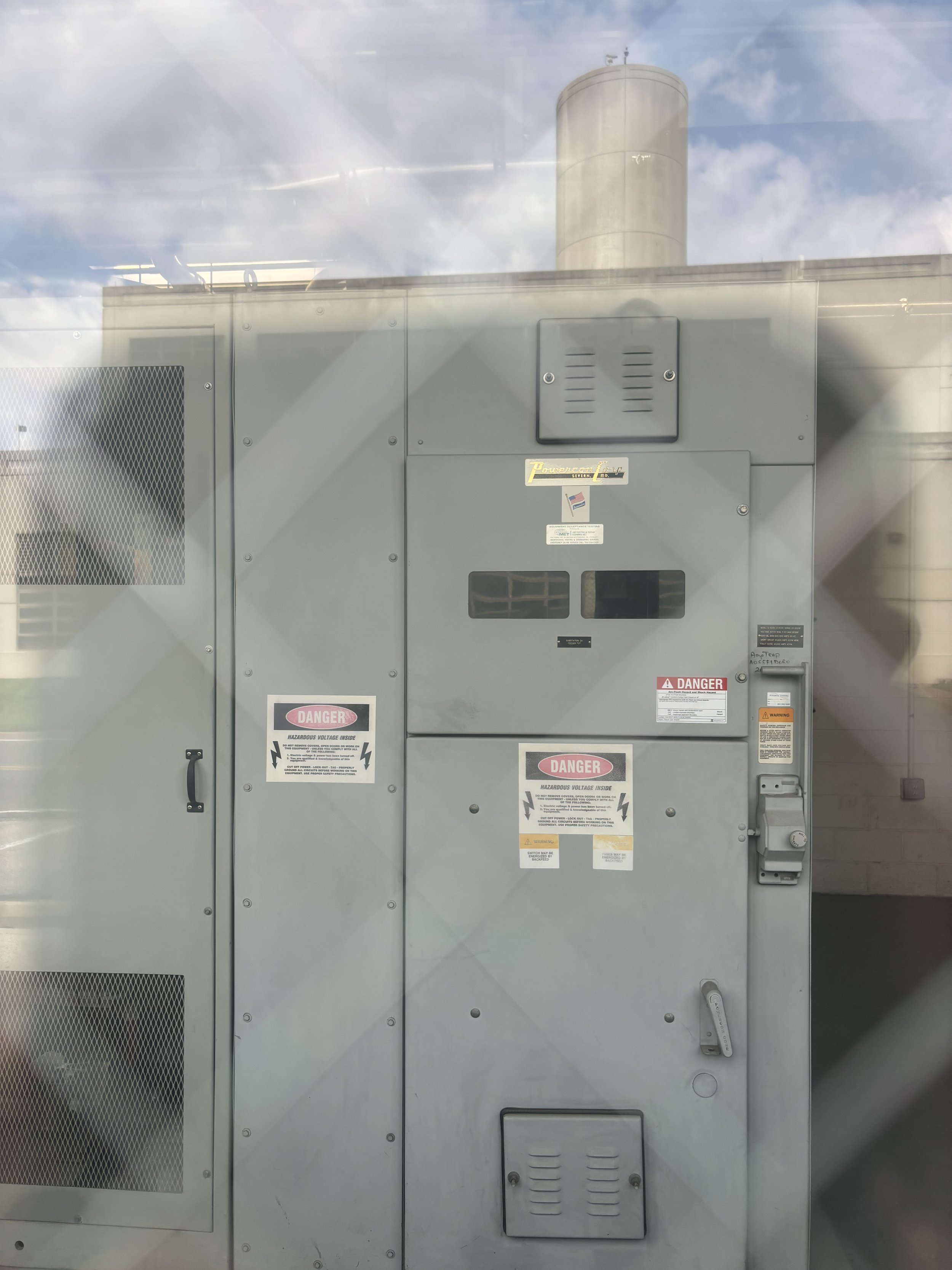A VERY LARGE ELECTRICITY SUPPLY AND A LARGE PIPE AT THE TOP. ALL THE AQUAMATION FACILITIES ARE THE SAME WHEN IT COMES TO THE REQUIRED COMPONENTS