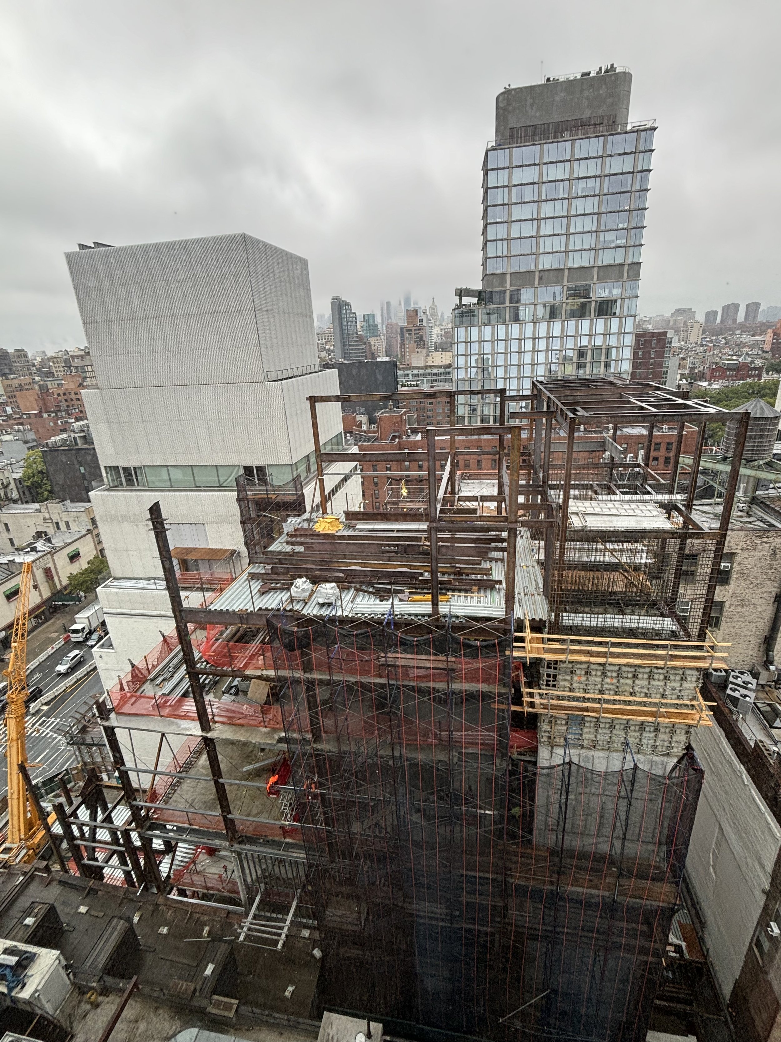 A HUGE BUILDING COMPLEX WITH A GENERIC WHITE CUBE AT THE VERY TOP. TOO TALL TO BE SEND FROM THE STREET AND A TYPICAL AQUAMATION HIDDEN SETUP