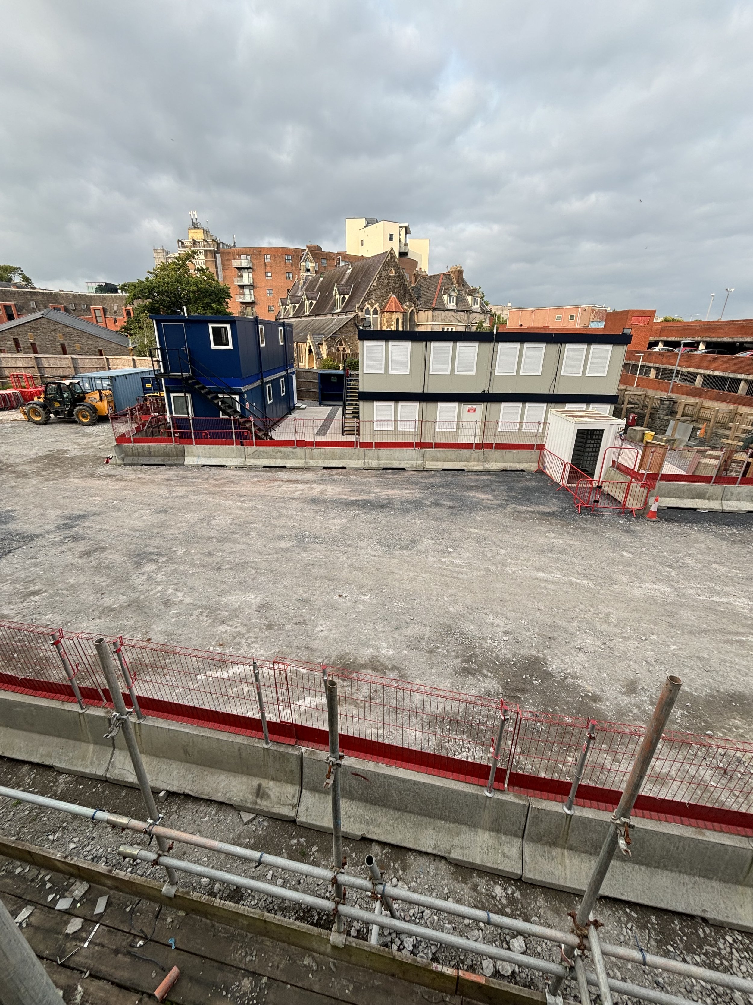 IS THIS A BUILDING SITE WITH CONTAINERS AND TEMPORARY ‘QUARTERS’ FOR THE BUILDERS AN AQUAMATION FACILITY? THIS TYPE OF SETUP HAS BEEN SEEN BEFORE AND IT LOOKS TO BE AN AQUAMATION FACILITY THE SAME AS THE ONE ON THE MERTHYR TYDFIL PAGE.