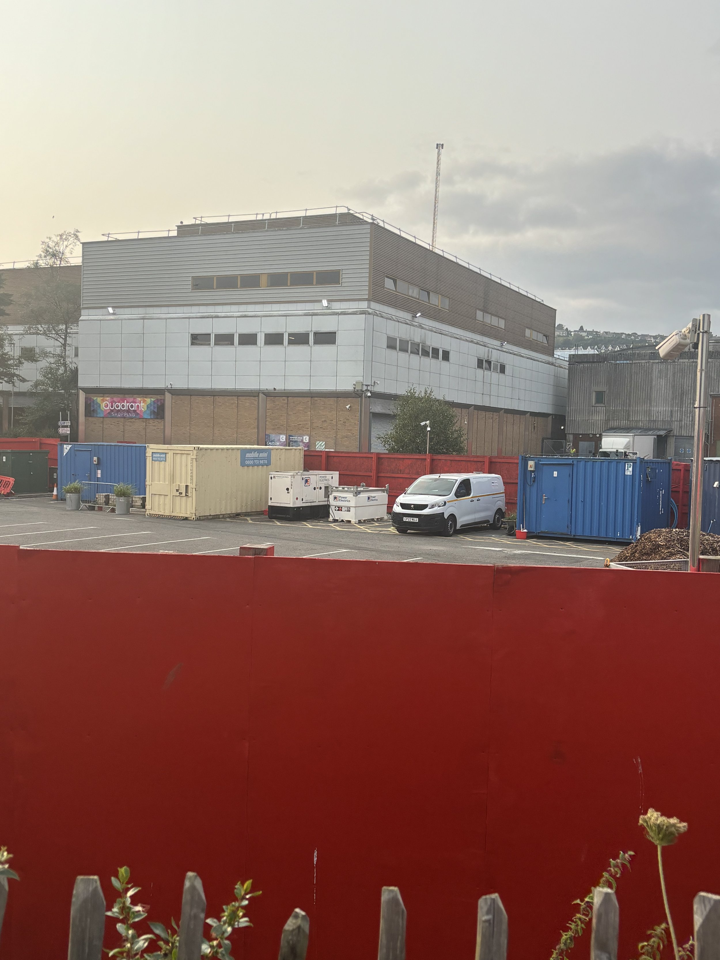 FURTHER DOWN THE ROAD (NEXT TO THE QUADRANT SHOPPING CENTRE) IS AN ASSORTMENT OF CONTAINERS, GENERATORS AND OTHER AQUAMATION TYPE OF EQUIPMENT. NOTICE THE PARKED VAN (PHOTO TAKEN ON A SUNDAY) AND IS THIS A PSYCHOLOGICAL DETERRENT FOR PEOPLE TO STAY A