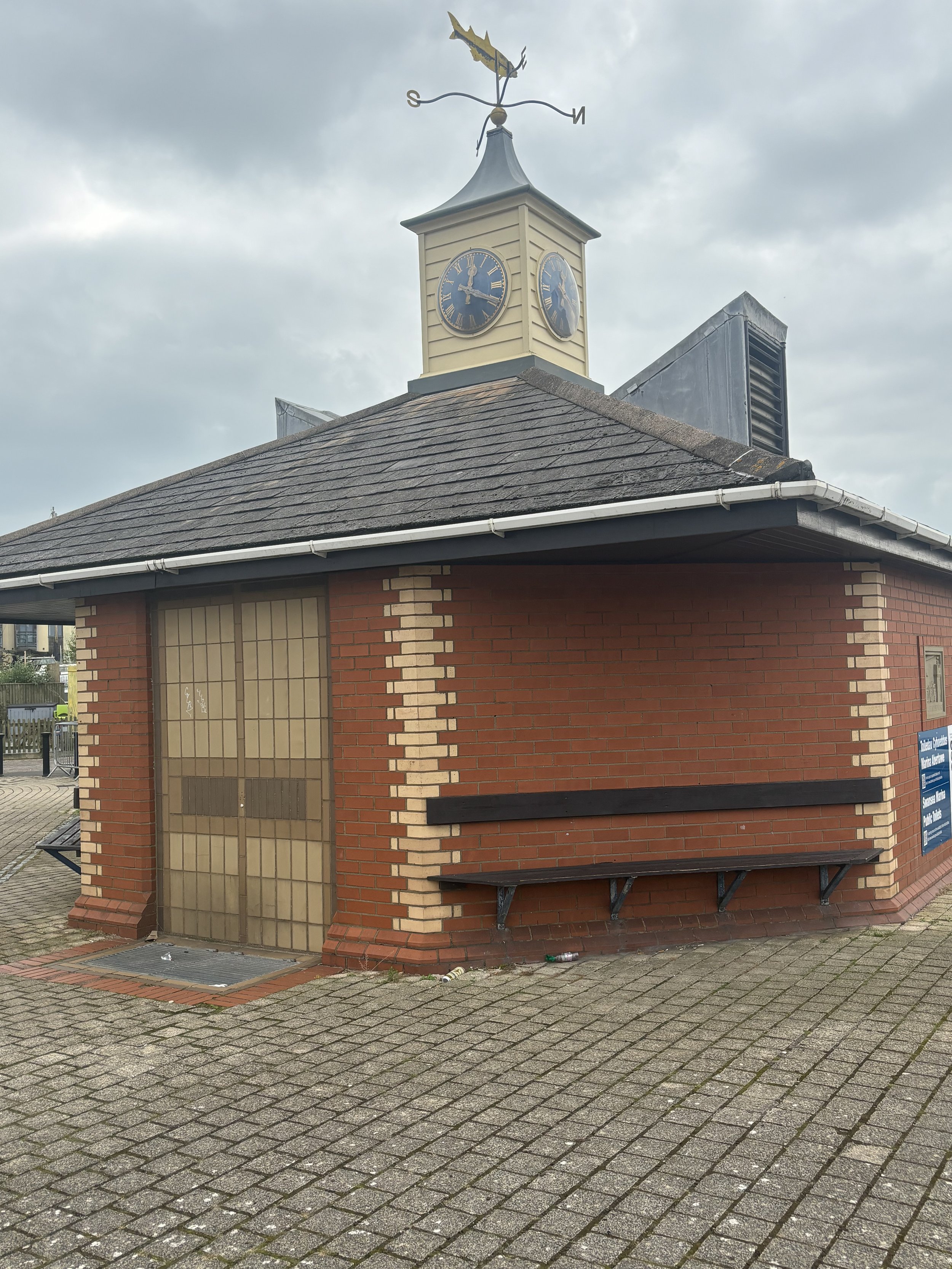 ANOTHER BUILDING WITH A HIGH ROOF BUT ALSO EXTRACTOR FANS ON TOP. WHY WOULD YOU HAVE EXTRACTORS FOR A TOILET?