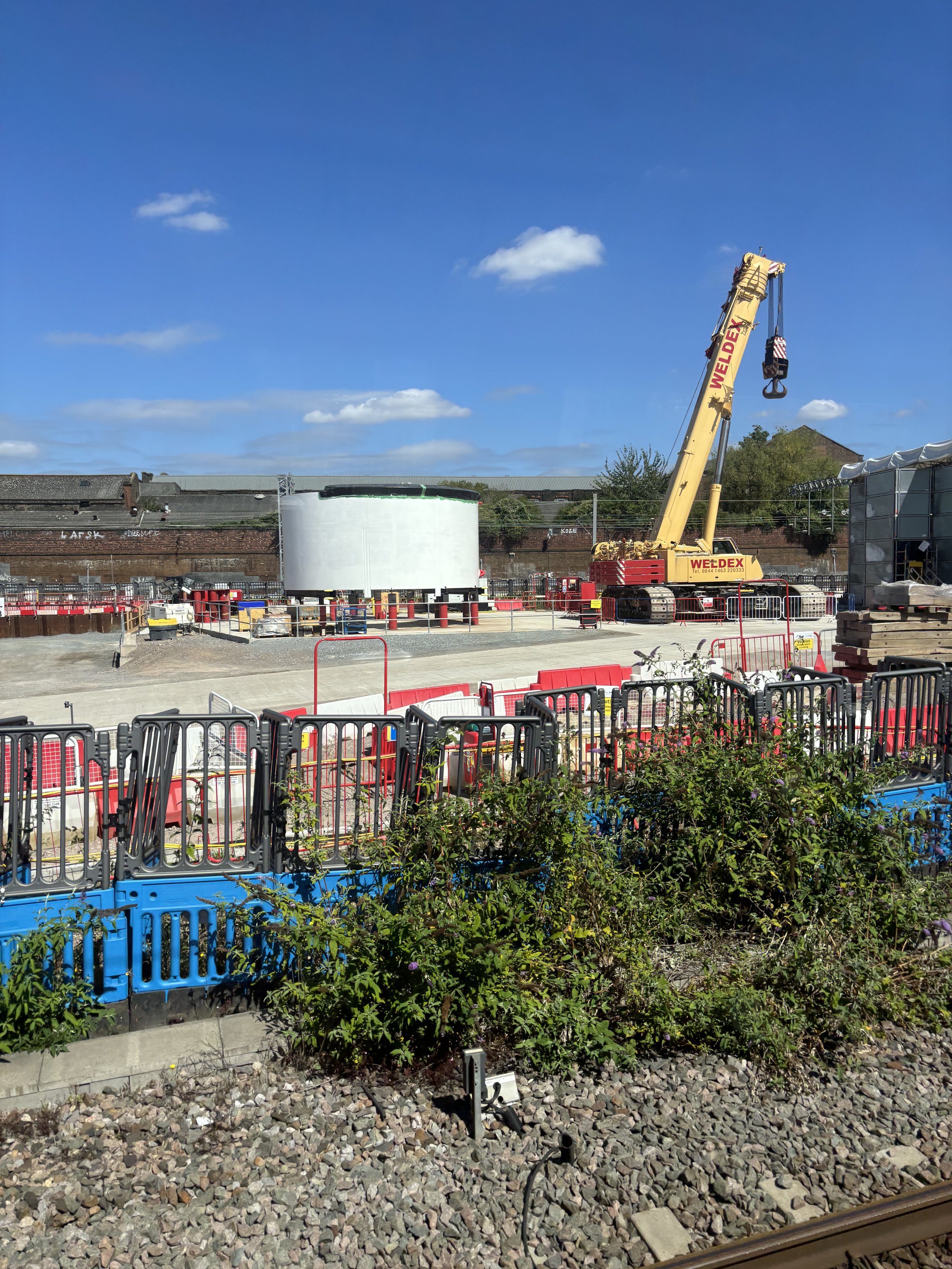 BETWEEN LONDON AND HEATHROW. THIS LARGE SCALE BUILDING AREA IS A PRIME EXAMPLE OF MASS MISDIRECTION. IT'S HARD TO KNOW WHAT IT CONTAINS BUT BASED ON EQUIPMENT IT'S VERY MUCH DIGGING AND BURYING WORKS TAKING PLACE