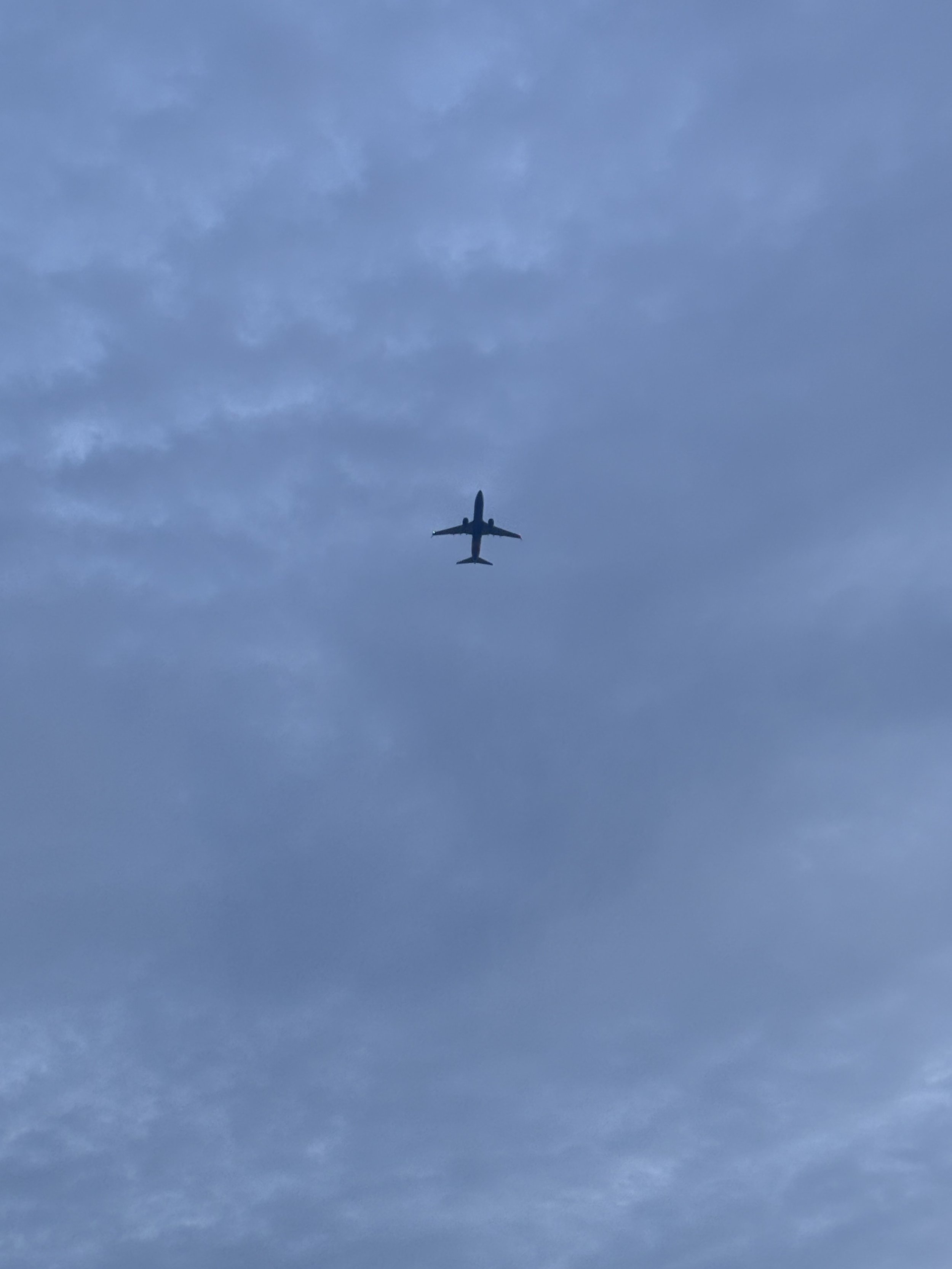 HEAVY AIRCRAFT TRAFFIC EARLY MORNING FROM RONALD REAGAN AIRPORT CLOSE BY. THE POTOMAC RIVER IS BELOW