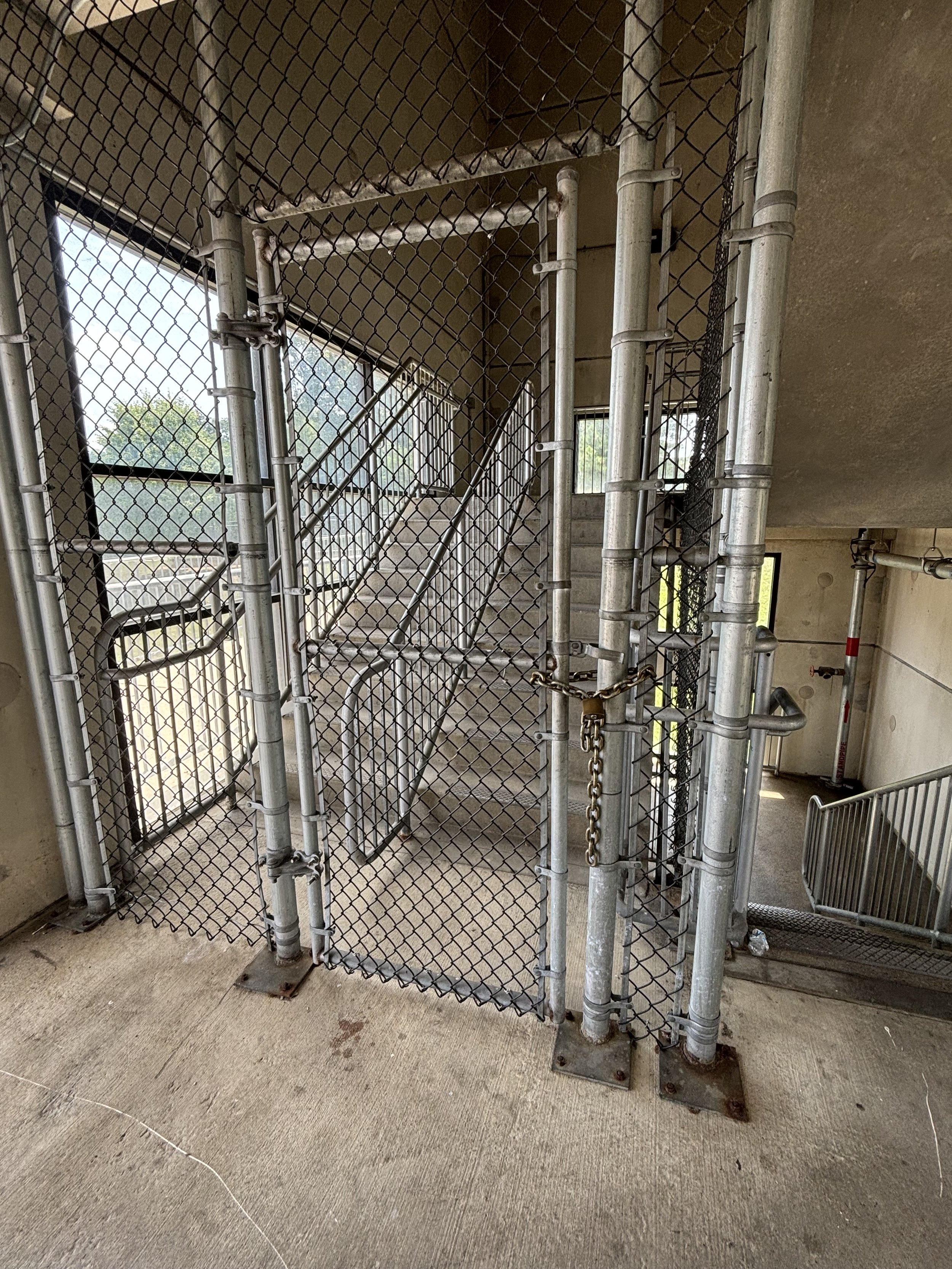 THE STAIRWELL TO THE CLOSED FLOORS 4 AND 5 (VERY STRONG SMELL HERE ALSO)