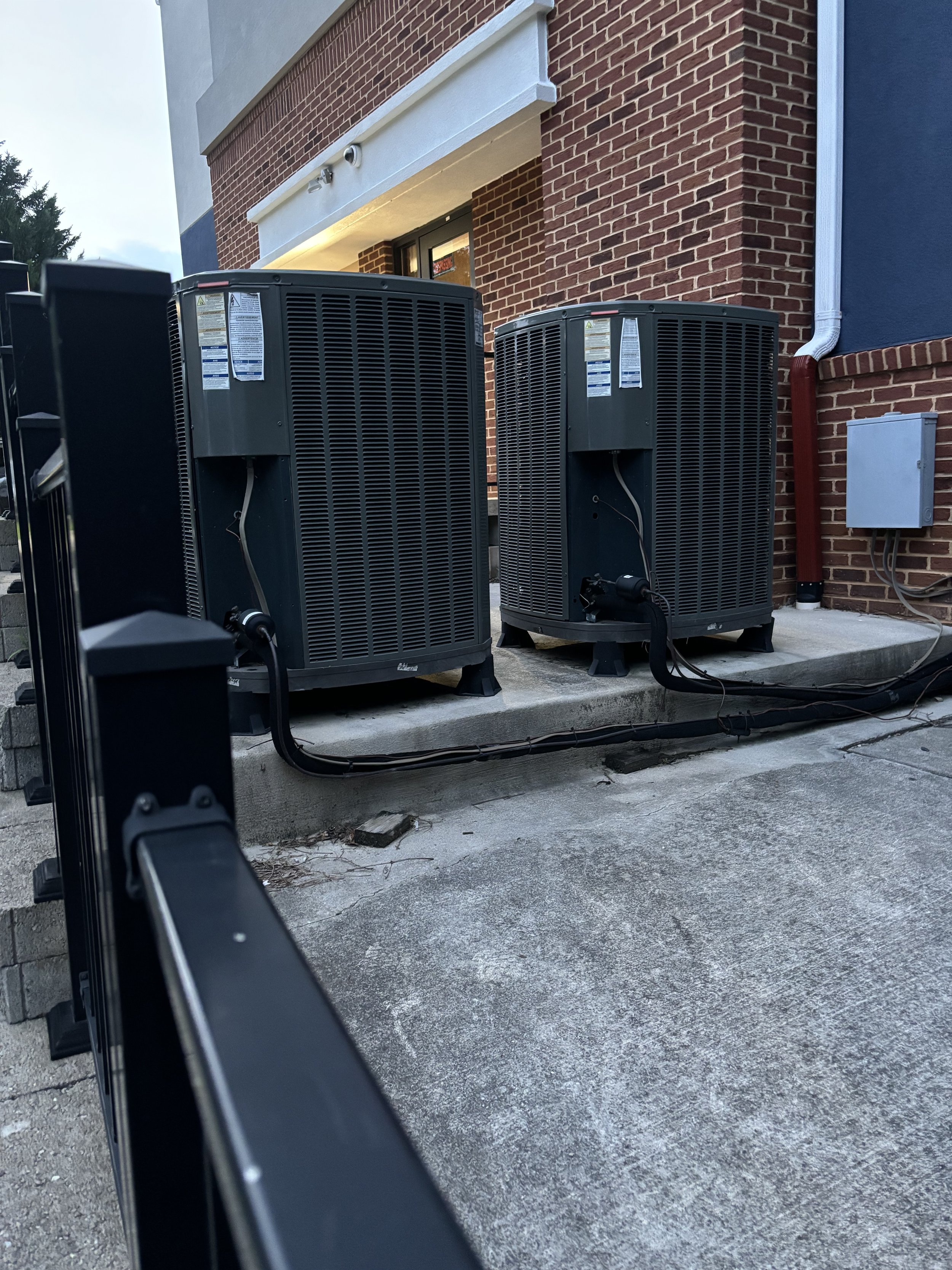 MORE HEATERS / COOLERS OUTSIDE A HOTEL AND NEEDED FOR THE AQUAMATION PROCESS