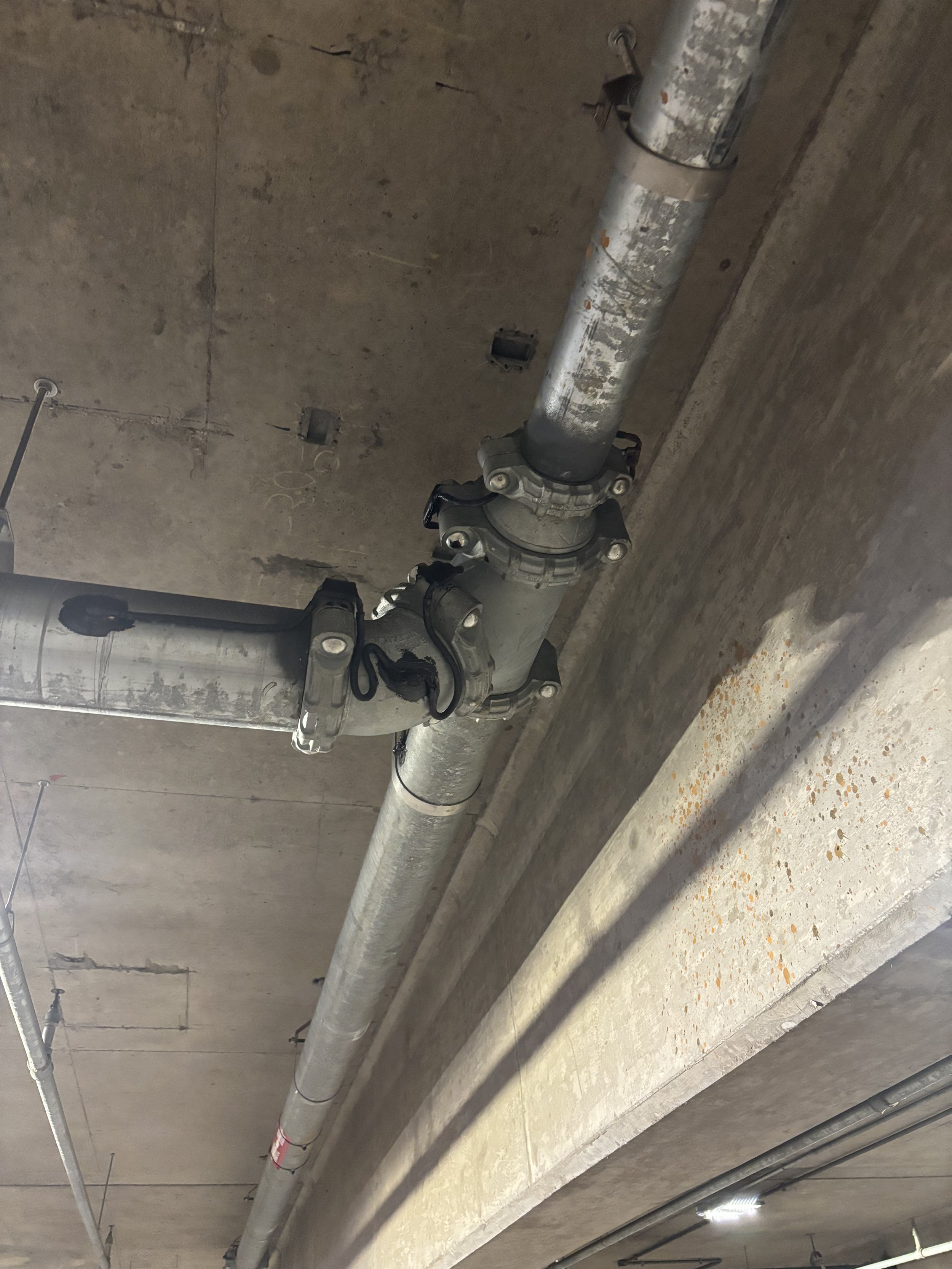 A SERIES OF THICK LIQUID PIPING USED FOR LIQUIDS