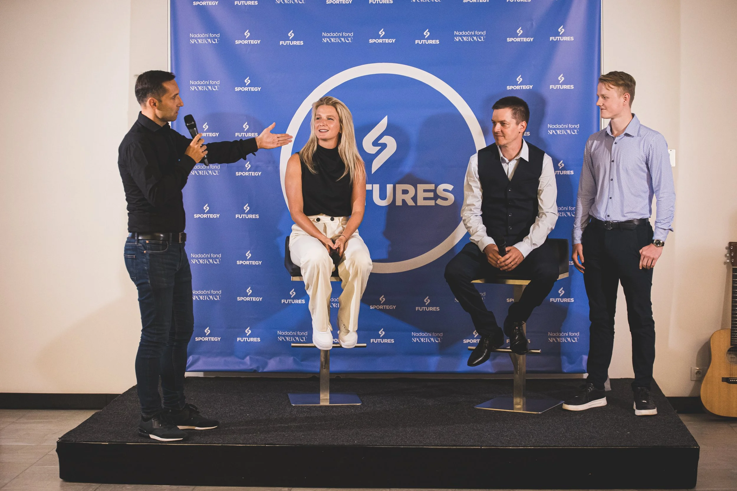 Chceme mladým sportovcům ukazovat, že se nemusí rozhodovat mezi poháry a univerzitním diplomem, říkají Gillarová s Koukalem