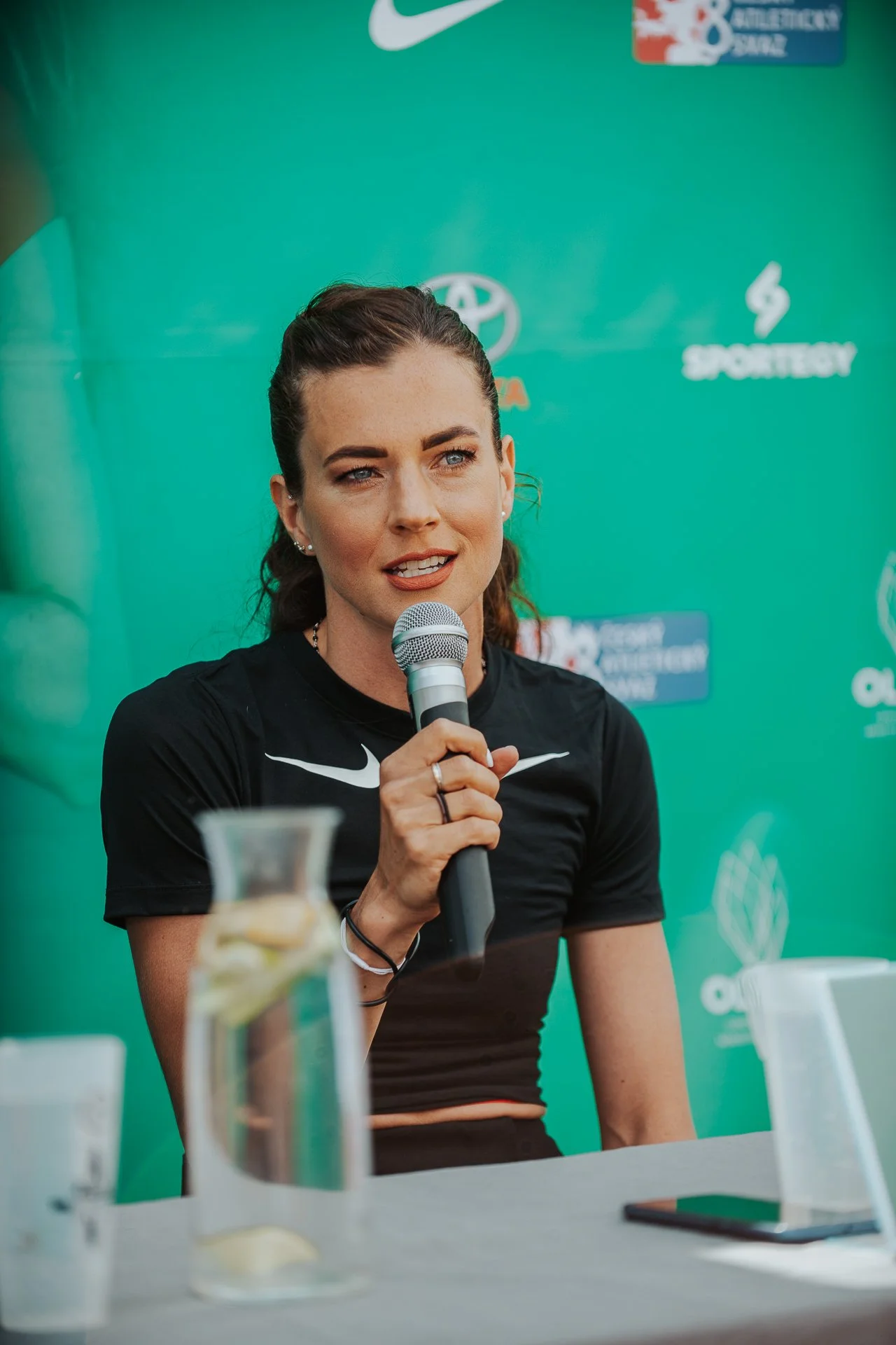 Trénink s olympijskou medailistkou i neoblíbený fotbal. Mäki má za sebou těžké soustředění