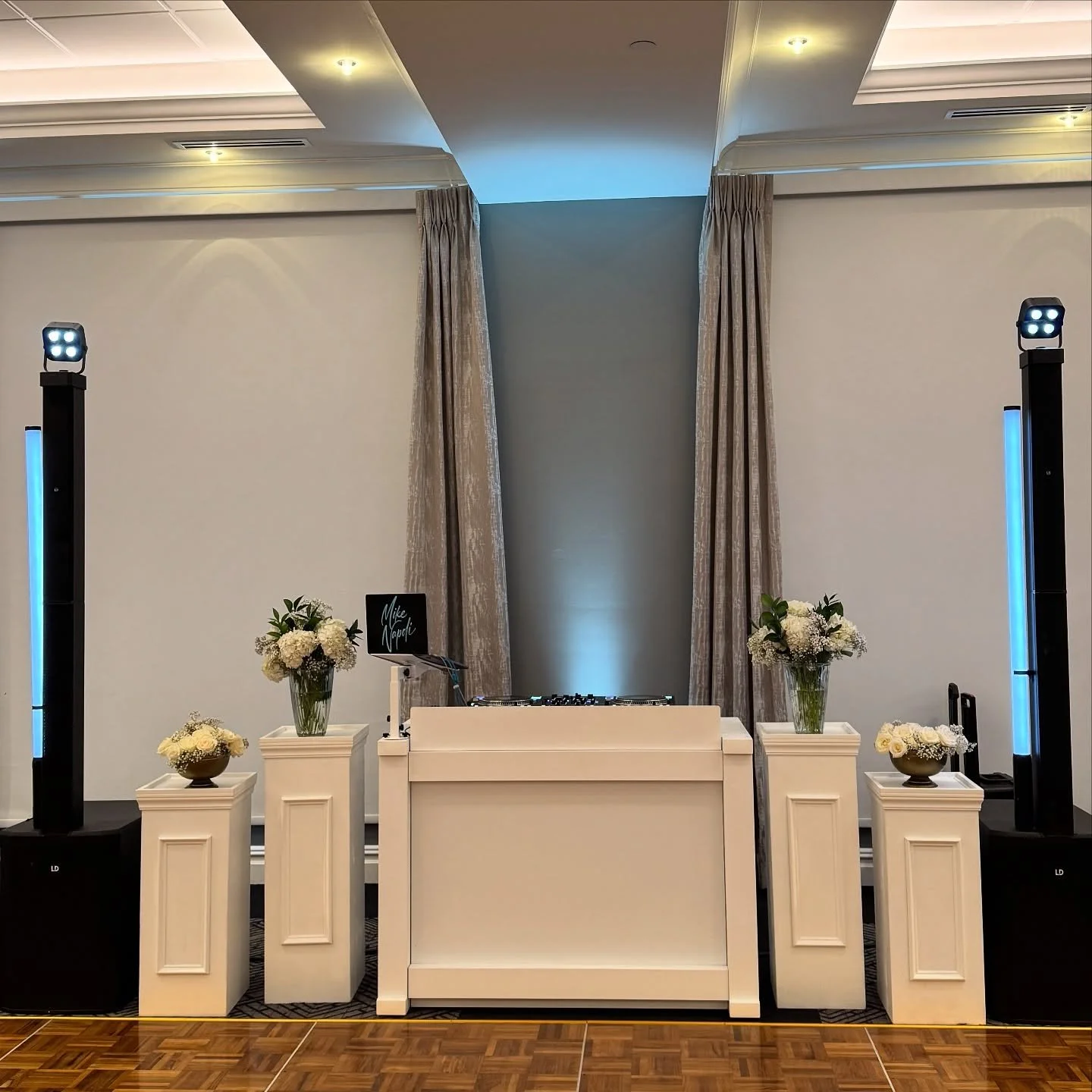🚨 NEW - Now You Can Add These White Pillars On To ANY of our DJ Packages!  We’re in love with them and so is everyone else!!! Send me a DM if you’d like to have these at your wedding :)