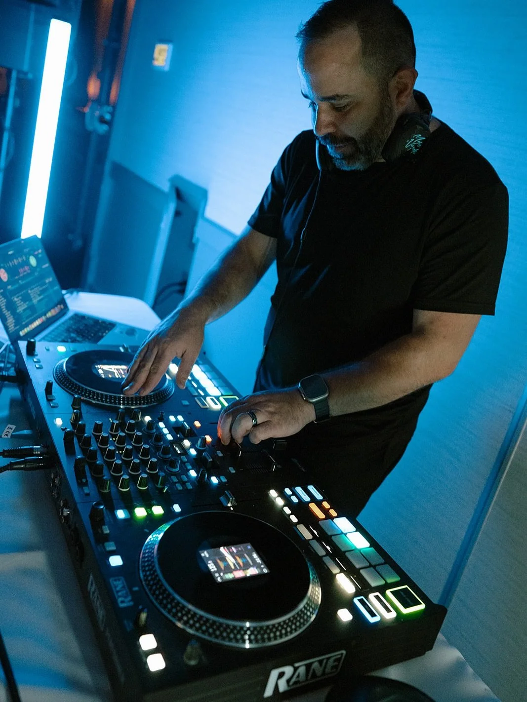 Refined atmosphere, unrestrained energy! Curating the perfect soundtrack for an unforgettable after party at @equinoxresort 
 #LuxuryVibes #EquinoxAfterParty”
@soundformula_entertainment 
DJMikeNapoli.com
📸: @thepennington.co
