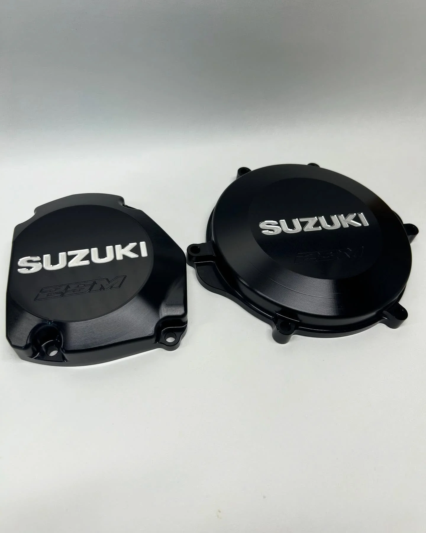 New Product! 🚨‼️2SM Performance billet clutch and ignition covers for 1998-2008 Suzuki RM125 motocross bikes! The black hard anodized set seen here is on sale currently for only $339.00 and can be found on our website at 2SMperformance.com

#2SM #2S