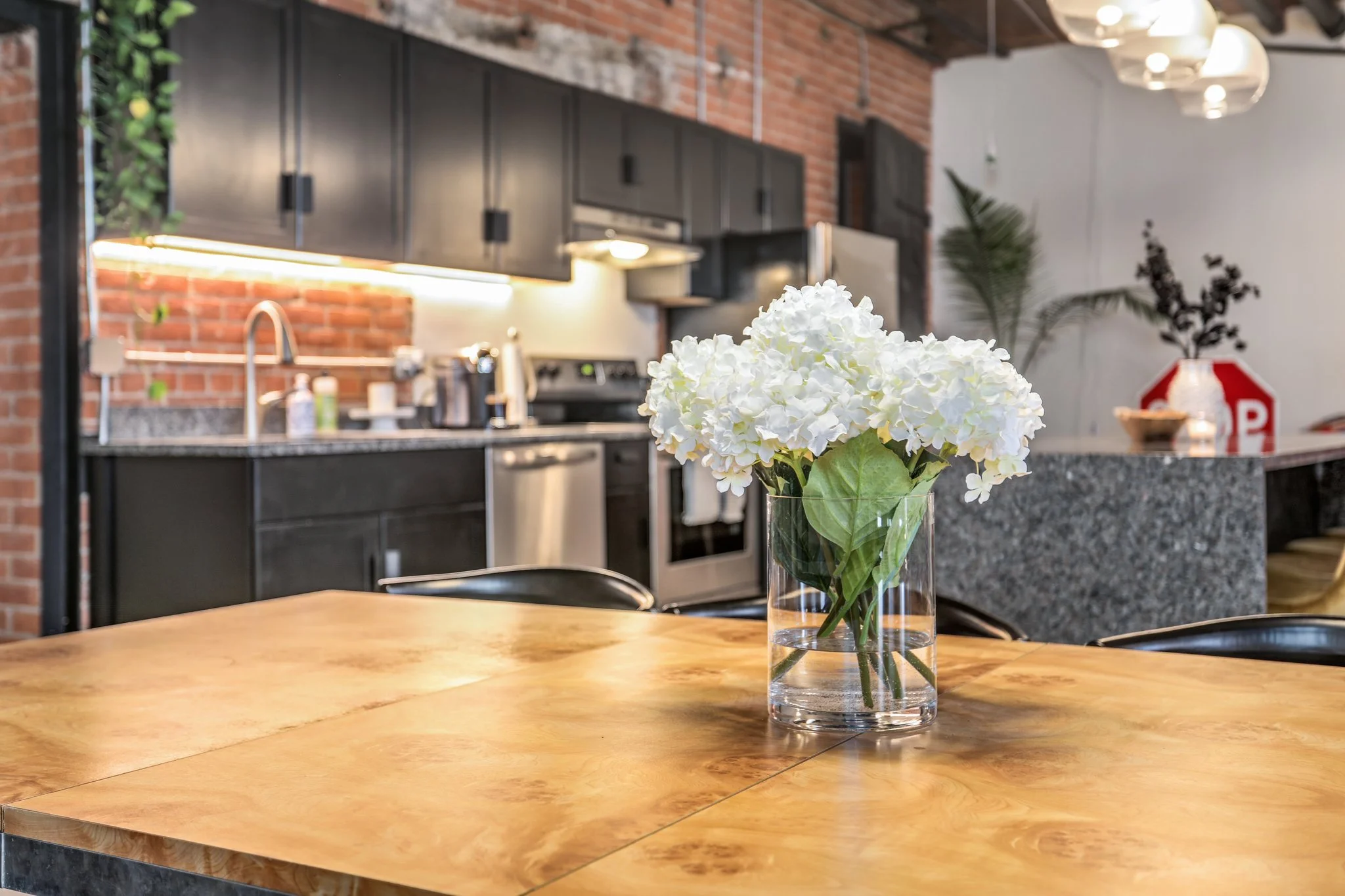 17-web-or-mls-227 Iron Street Detroit0017.jpg