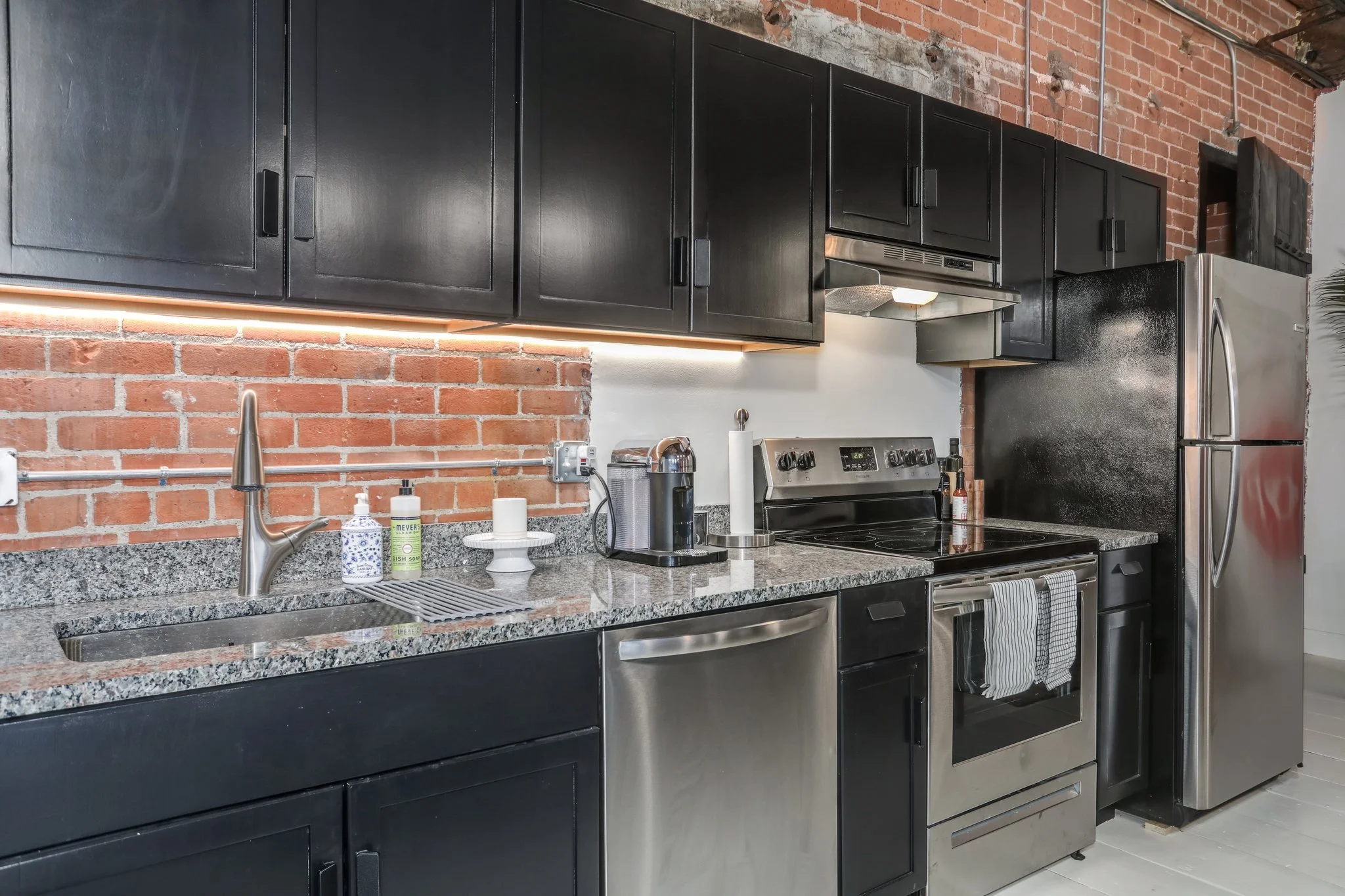 12-web-or-mls-227 Iron Street Detroit0012.jpg