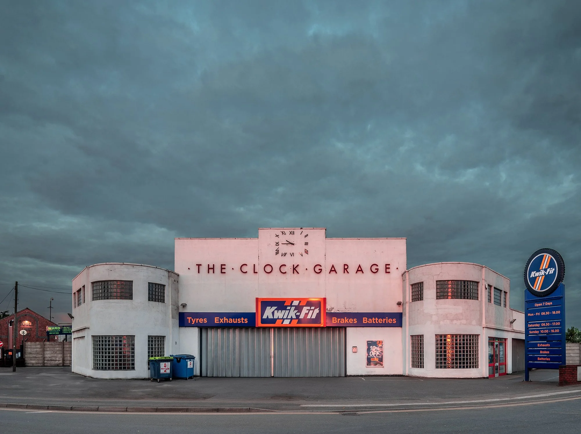 Clock Garage 2000.jpg