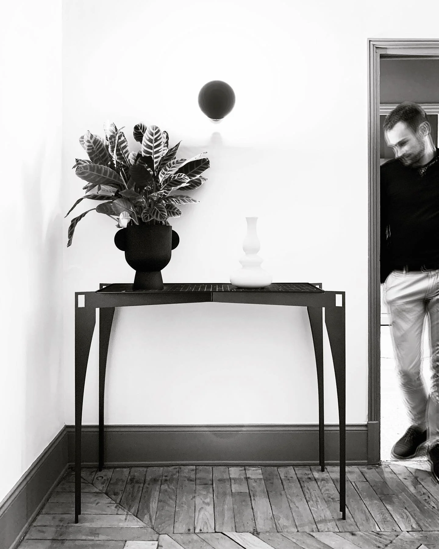 Travail int&eacute;rieur.  Cr&eacute;ation de mobilier - Console -