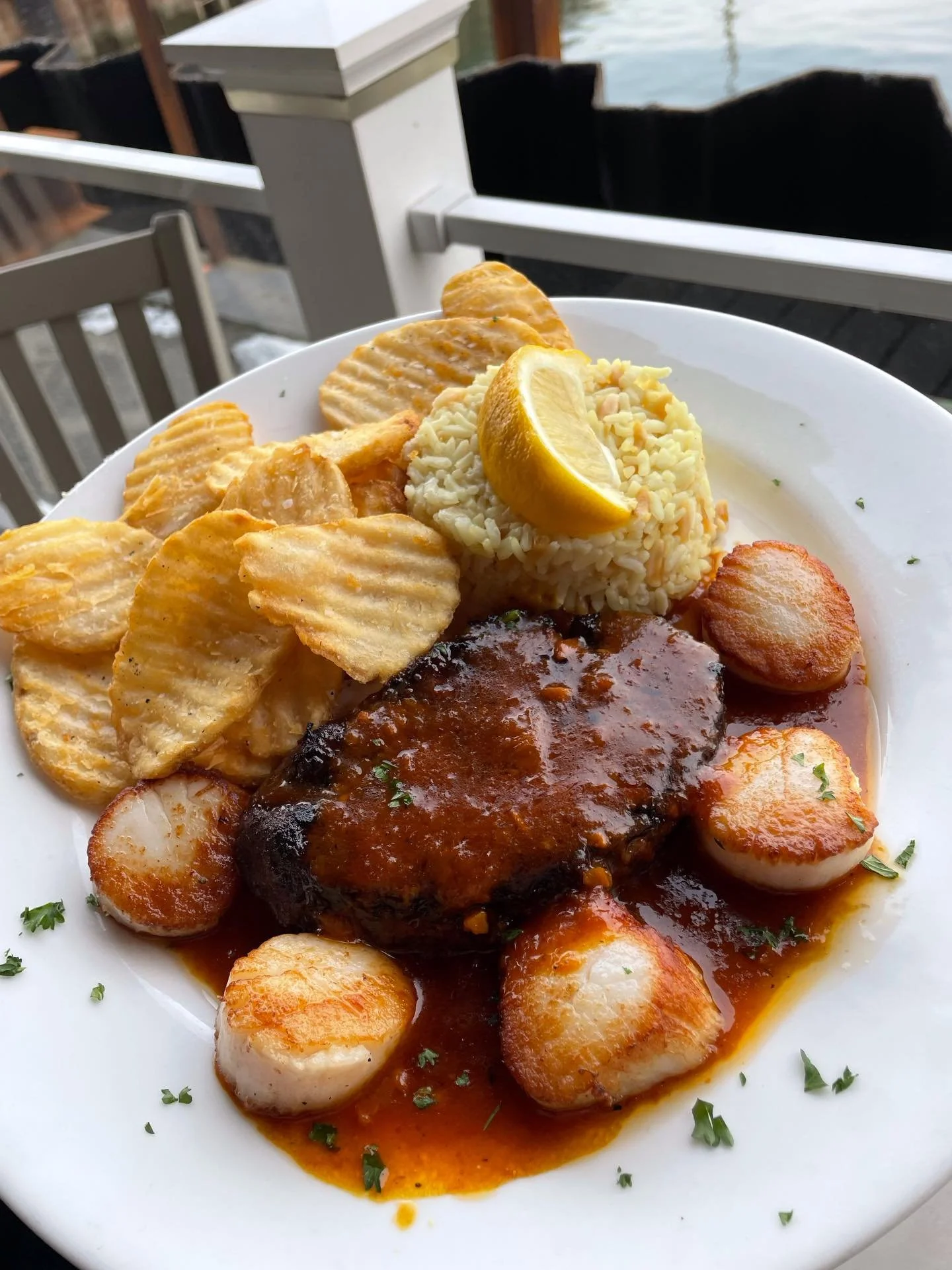 Our fresh specials are guaranteed to comfort and nourish on a chilly day! ❄️✨🩵

Drink: Chocolate Martini

Appetizer: Spinach Artichoke Dip

Entr&eacute;es: New Bedford Surf and Turf
Chicken Saltimbocca

Dessert: Strawberry Cheesecake