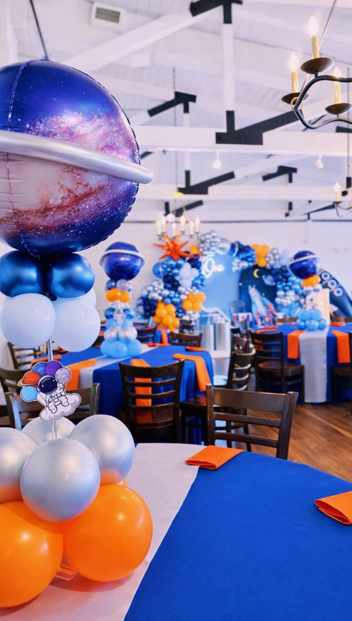 @cs_partyexpress never fails to amaze us 💙
We&rsquo;re OBSESSED with this gorgeous first birthday setup in our Chart Room! ✨🌌 💫

From milestone moments to unforgettable celebrations, Merrill&rsquo;s on the Waterfront is the perfect place to host i
