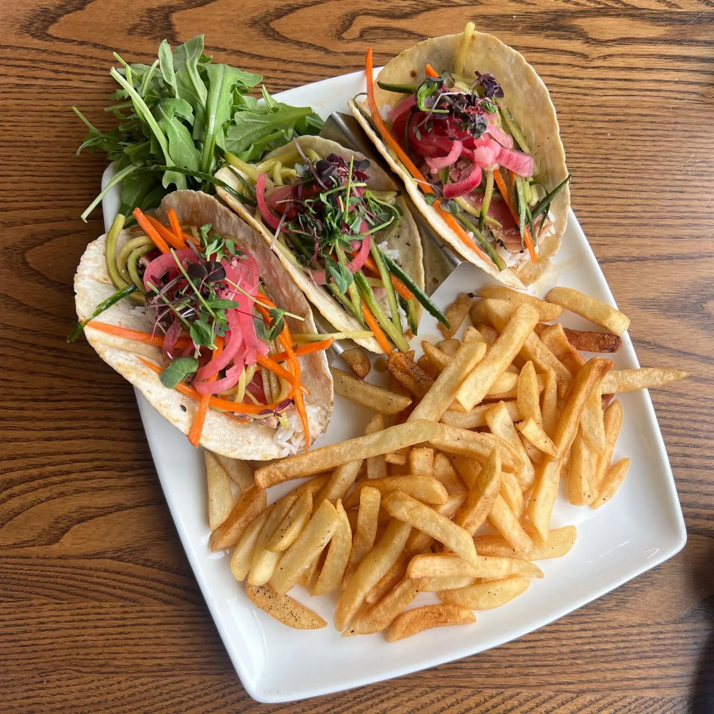 Weekend Special!!🌊☀️🐟🌸

-Hugo Sprits 🍹 
-Mozambique Wings 
- Ahi Tacos 
- Apple Crisp