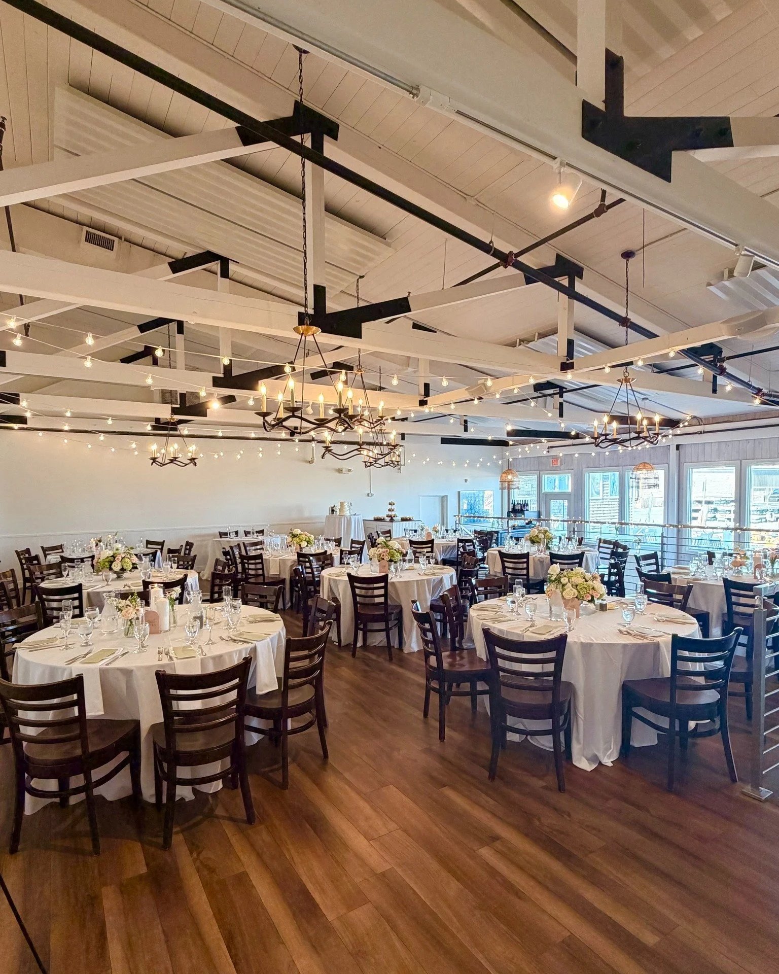 Congratulations Zoe &amp; Ryan! 💍 We had the pleasure of hosting their stunning waterfront reception this past Sunday. It was an unforgettable evening filled with love, laughter, and incredible views.

Lighting: @itslitri 
Florals: @littlefernfloral