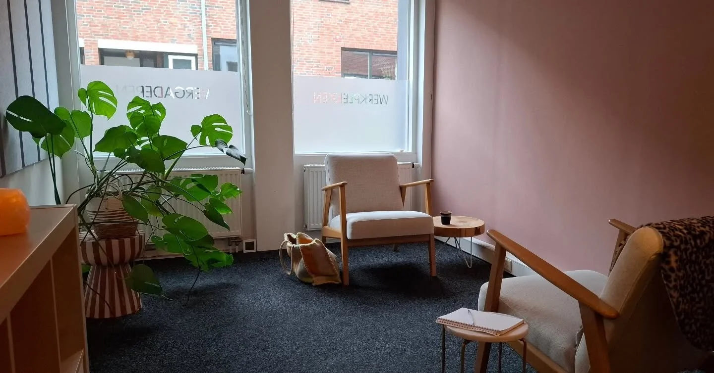 Er is ruimte en tijd voor jou.

Van harte welkom bij Soulsensepower Holistische Psychologie.

Wil je eerst even kennismaken, laten we dan even bellen en overleggen wat ik voor jou kan betekenen.

Warme groet,

Anneke

#holistischepsychologie