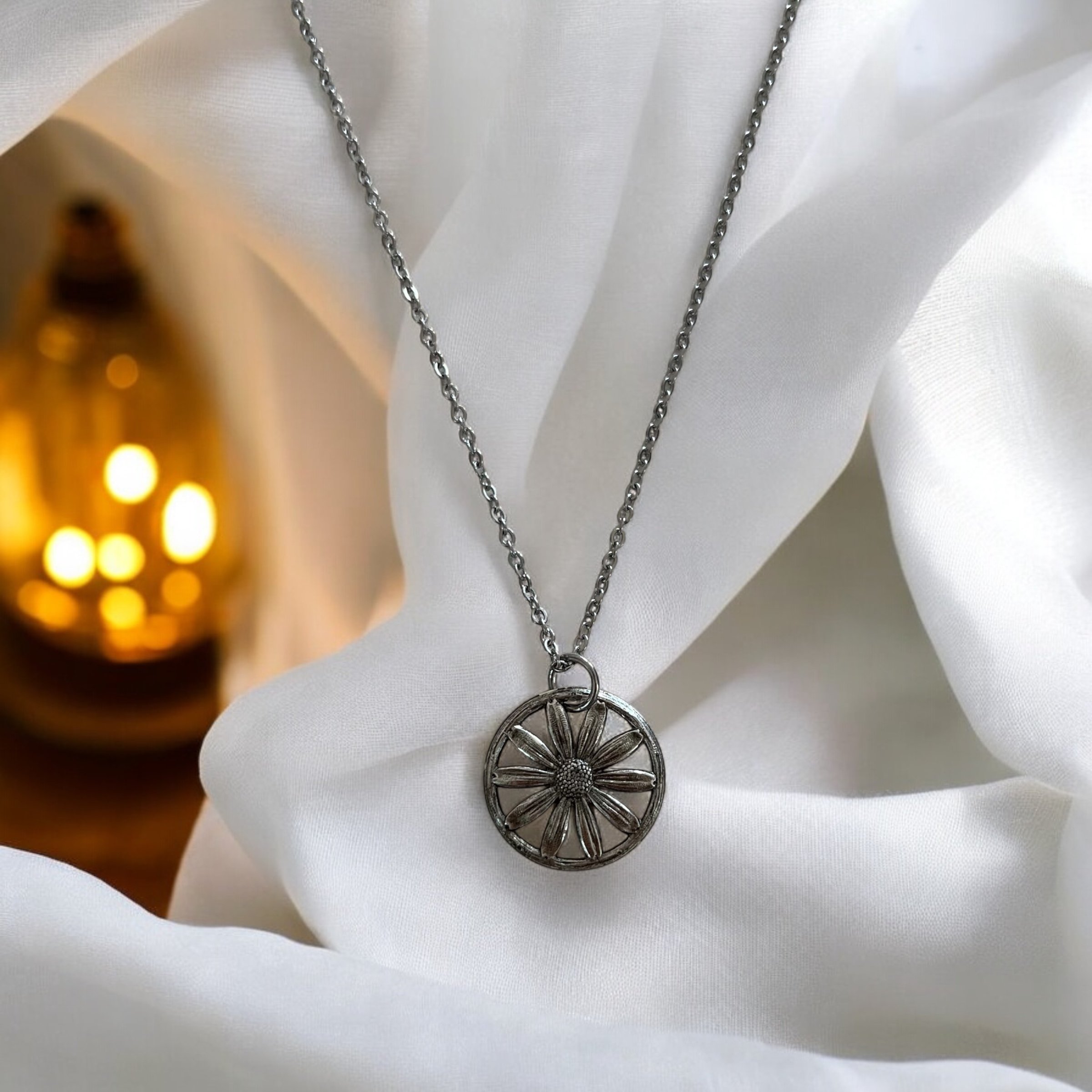 Collier pâquerette en laiton argenté