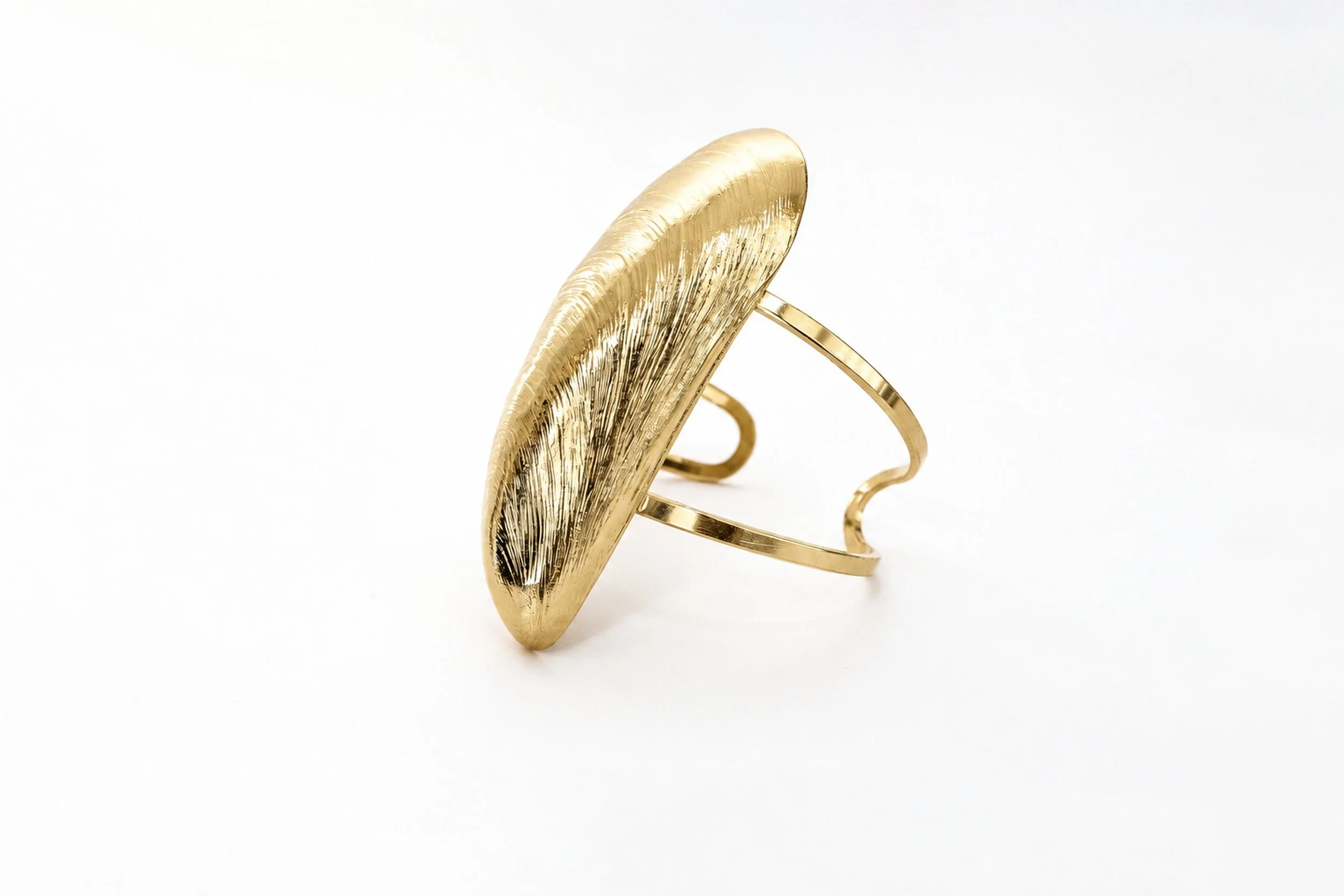 cuff bracelet Golden mussel seen from another angle