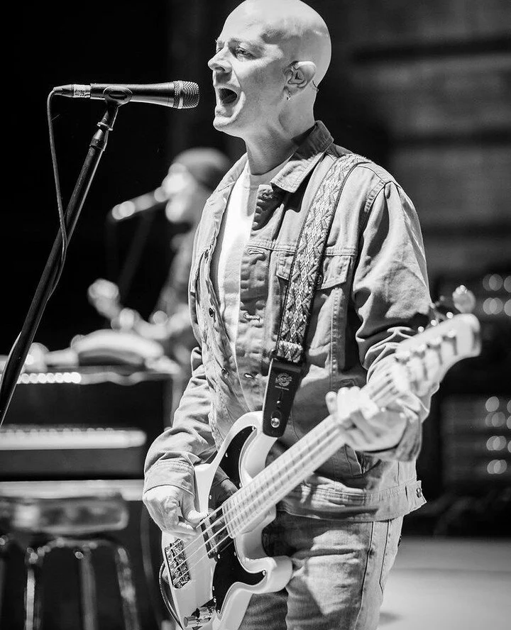 Everyone show some birthday love to the one and only @shinybass (or is it @alexstjamesofficial 👀 ) 

📸: @aprilheckemeyer