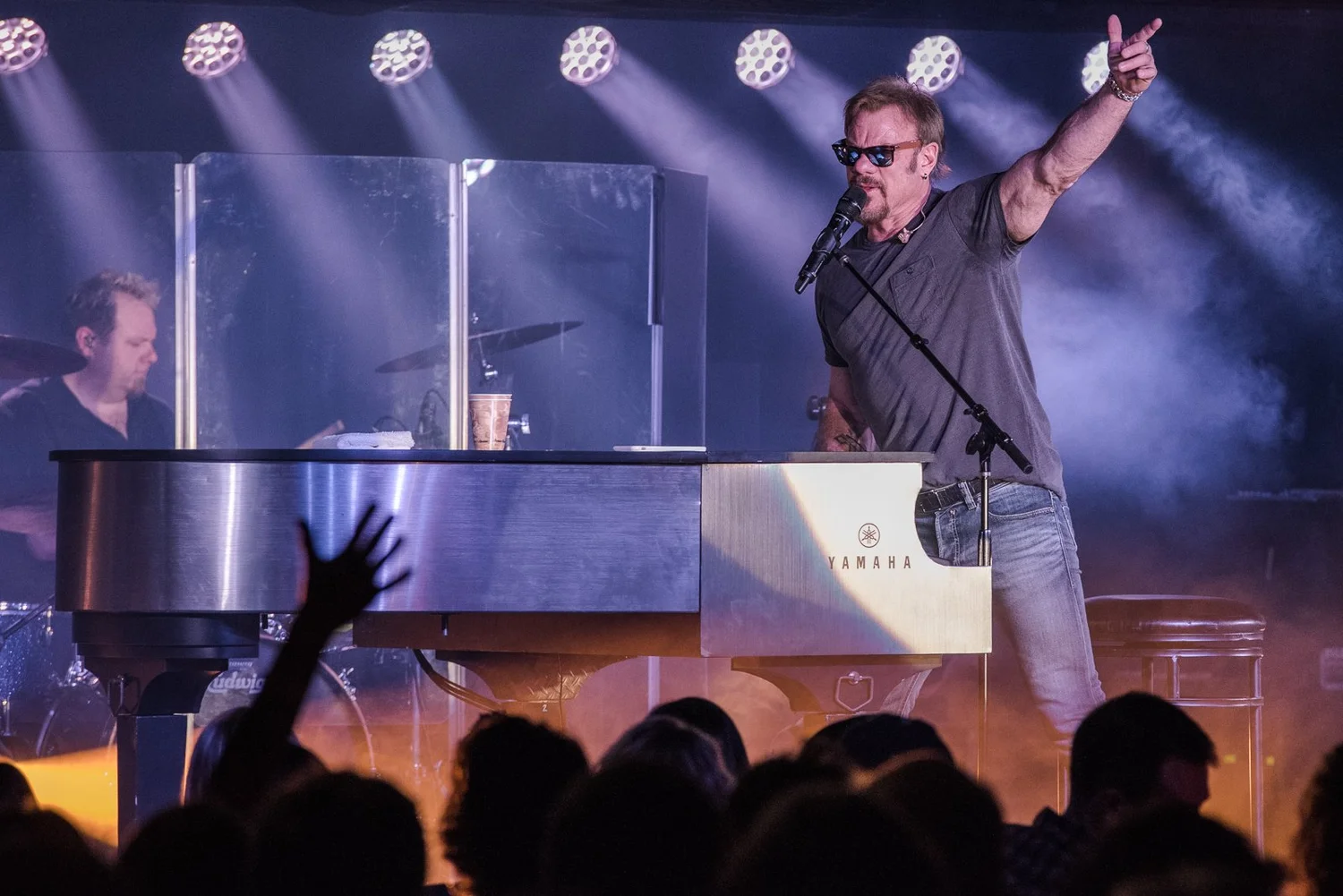 Official Phil Vassar Website