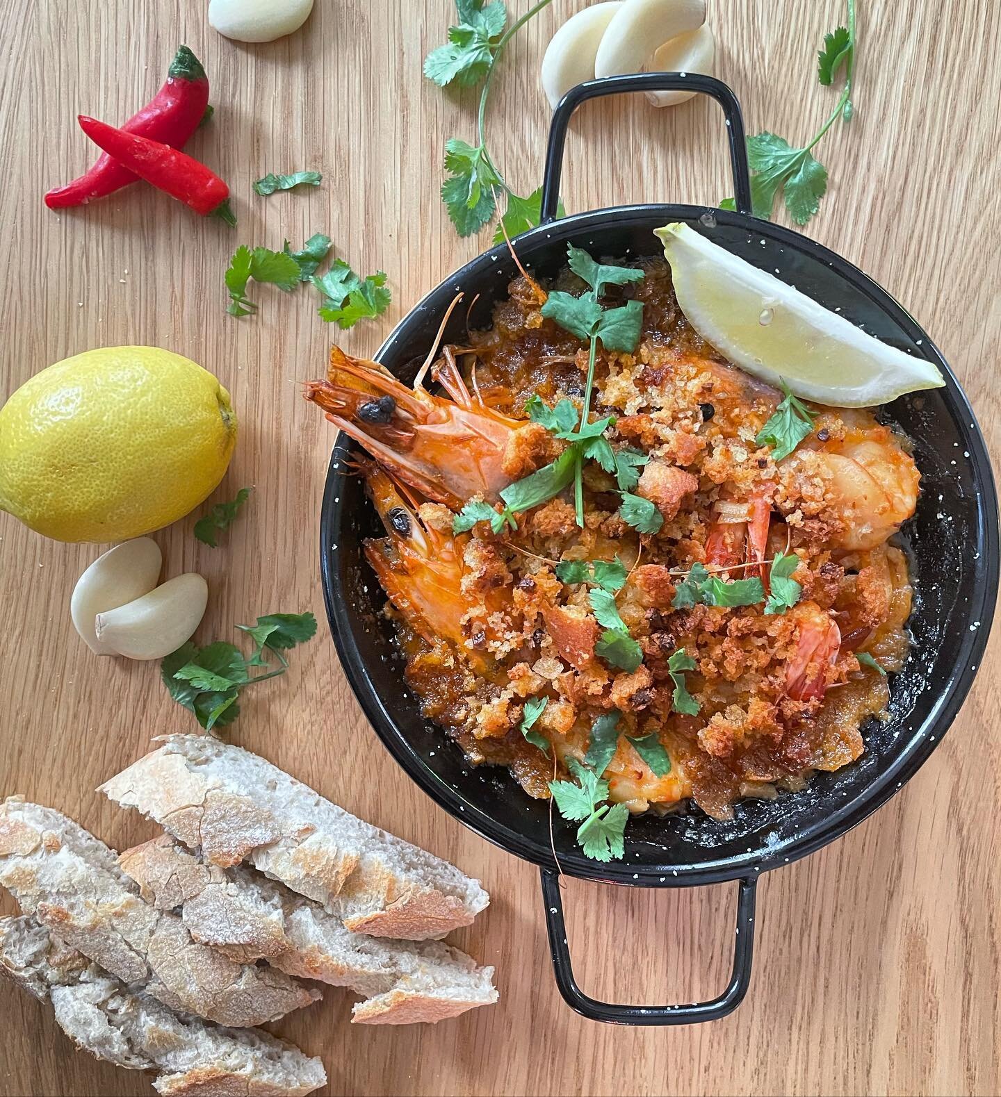 J&aacute; pensou no que lhe apetece para o almo&ccedil;o hoje? F&aacute;cil! Os nossos camar&otilde;es selvagens ao alhinho cozinhados a baixa temperatura 👌 O dif&iacute;cil vai ser n&atilde;o querer repetir 😌

Fa&ccedil;a j&aacute; a sua reserva ?