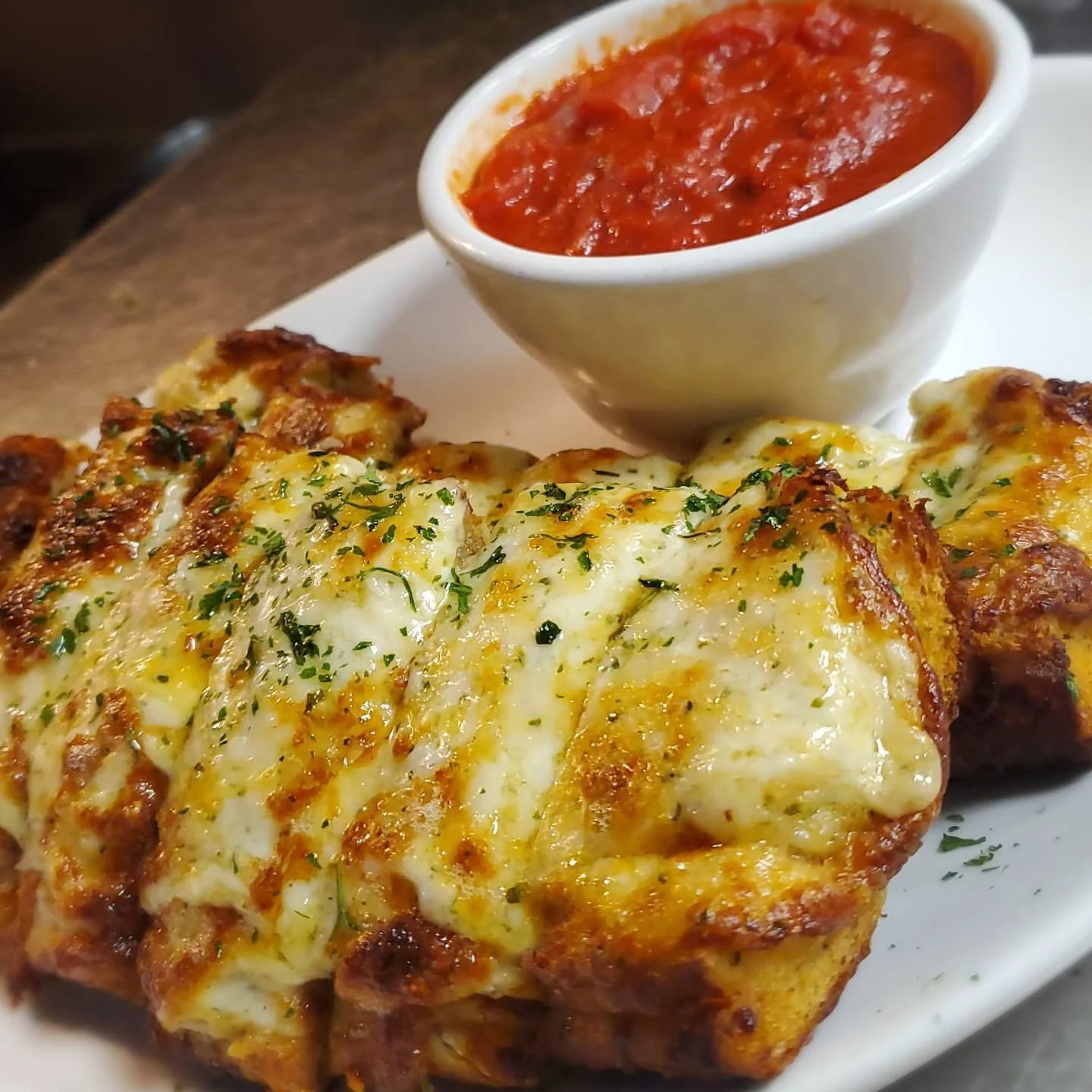 GARLIC CHEESE BREAD