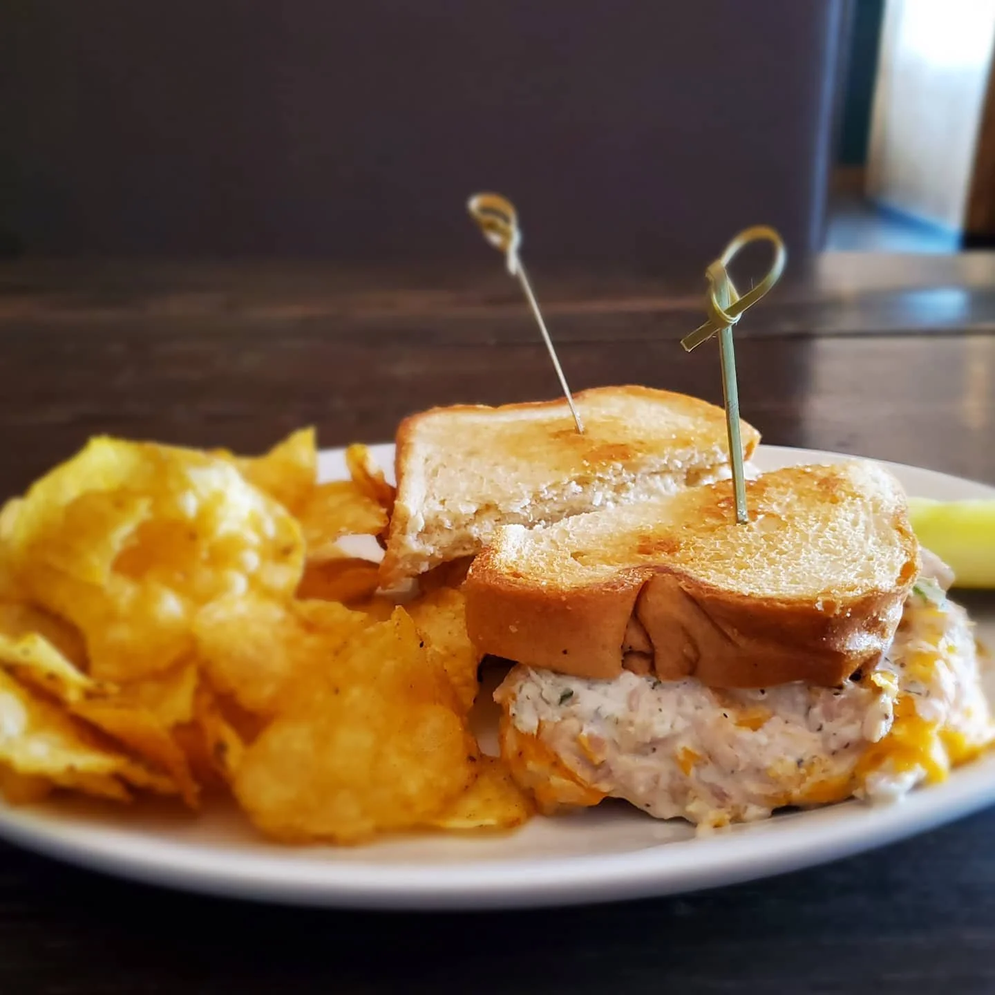 TUNA MELT + CHIPS