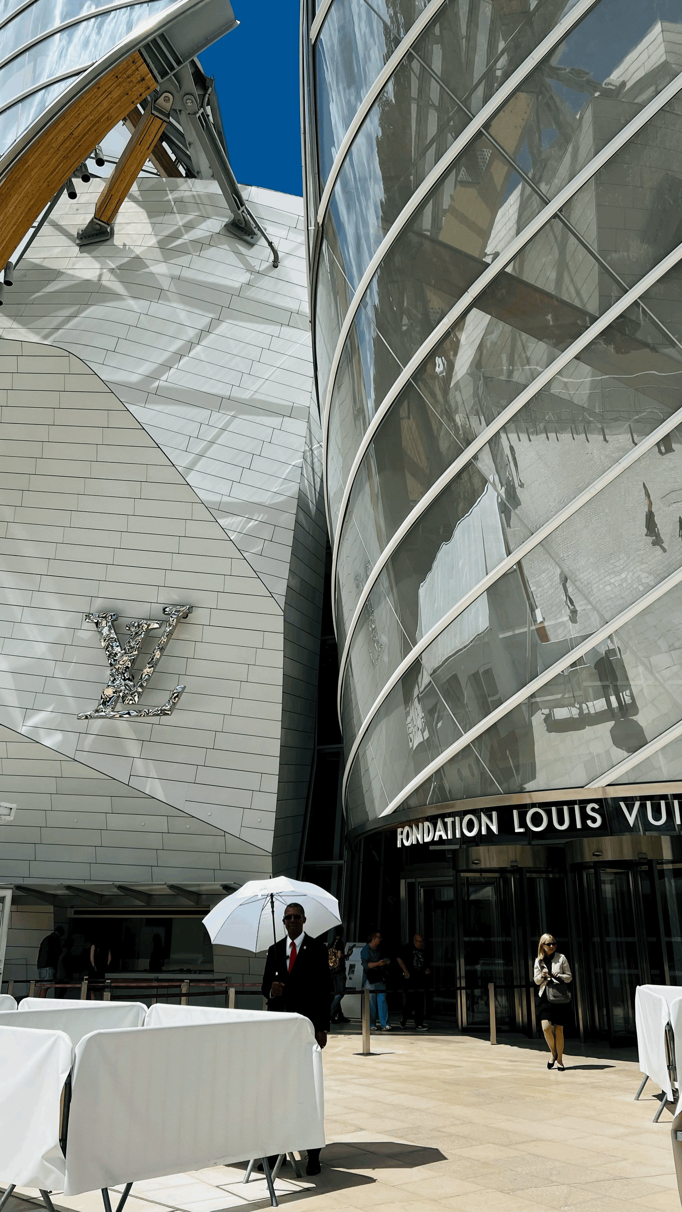 The Masterpiece of Modern Architecture: Exploring the Design and Innovation of the Louis Vuitton Foundation Building in Paris