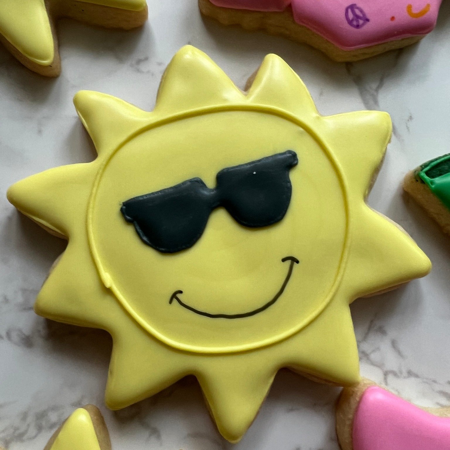 🕶 Do you have your solar eclipse glasses ready for the big event this afternoon? 🕶
&bull;
🇮🇱 My heart is always with the people of Israel 🇮🇱 #amyisraelchai #stopjewhate #bringthemhome
&bull;
#Sweetsbymichelle #sweets #desserts #cookies #customc