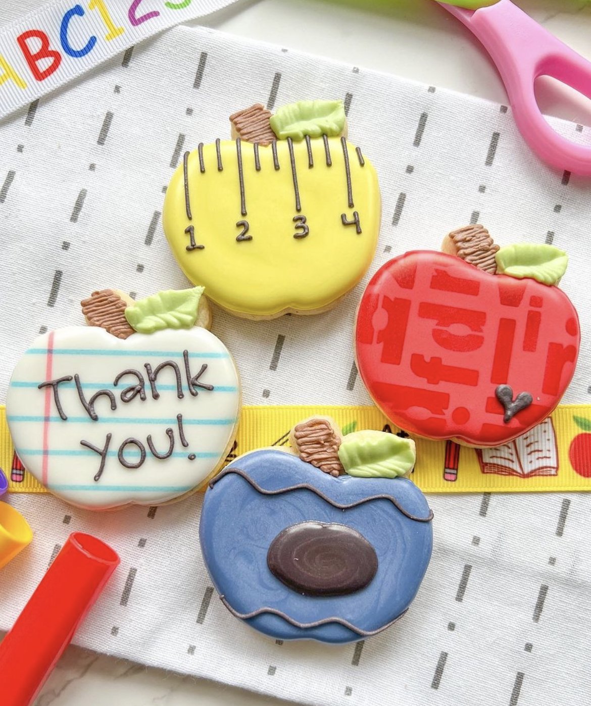 ✏️ Mini cookies pack a whole lot of love (and appreciation!) Treat your teachers with some goodies for Teacher Appreciation week! Pre-order today! ✏️
&bull;
Link to order in my bio
&bull;
🇮🇱 My heart is always with the people of Israel 🇮🇱 #amyisr