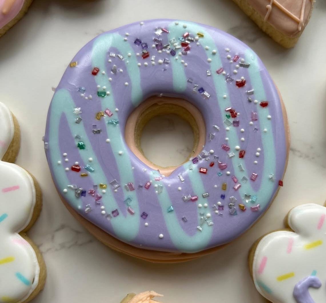 🍩It's the first Friday of June-do you know what that means?! It's National Donut Day! I hope you all enjoy a nice sweet treat today!🍩
&bull;
🇮🇱 My heart is always with the people of Israel 🇮🇱 #amyisraelchai #stopjewhate #bringthemhome
&bull;
#S