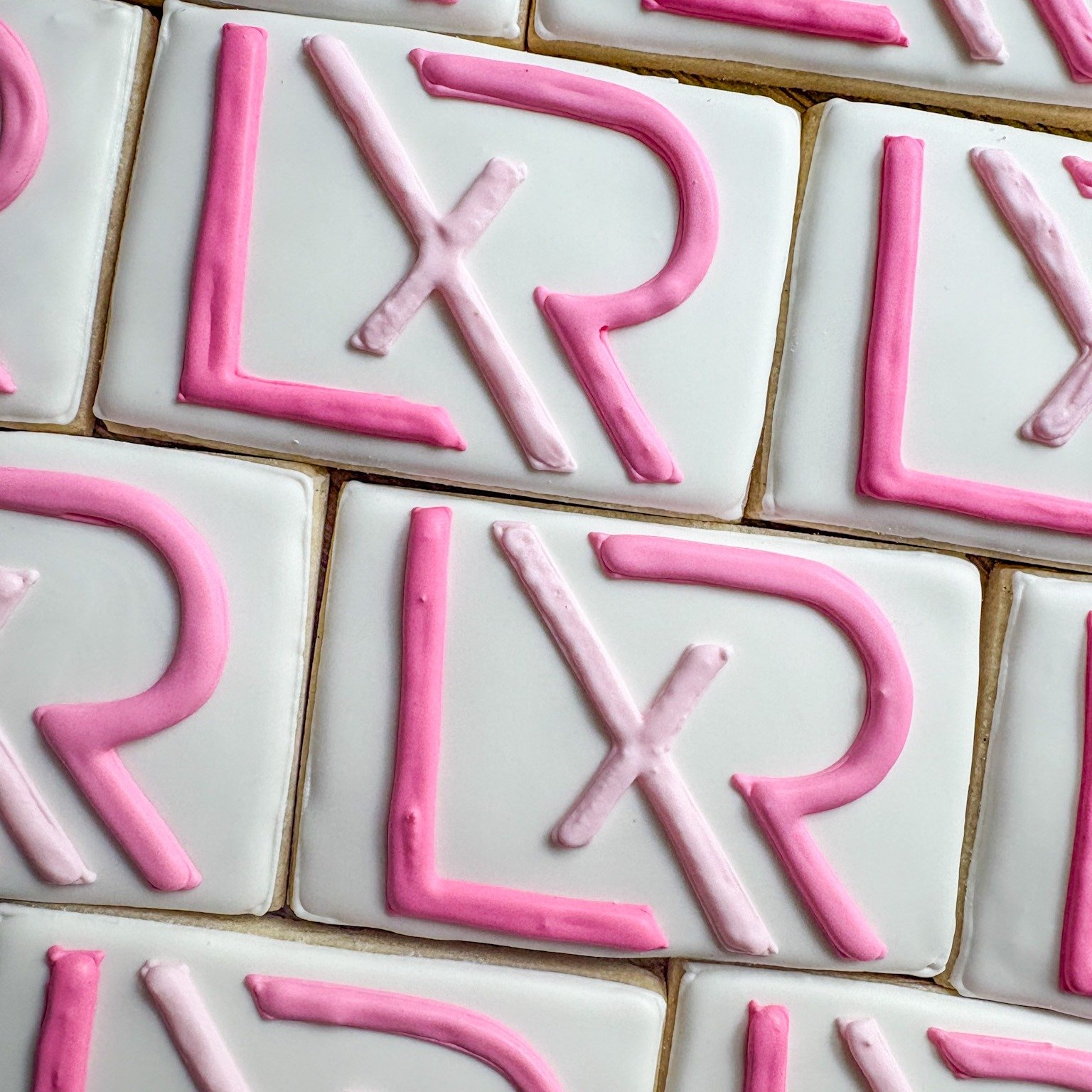 🩷 Gimme your logo + I can cookie it! 🩷
&bull;
🇮🇱 My heart is always with the people of Israel 🇮🇱 #amyisraelchai #stopjewhate #bringthemhome
&bull;
#Sweetsbymichelle #sweets #desserts #cookies #customcookies #sugarcookies #sugarcookiemarketing #
