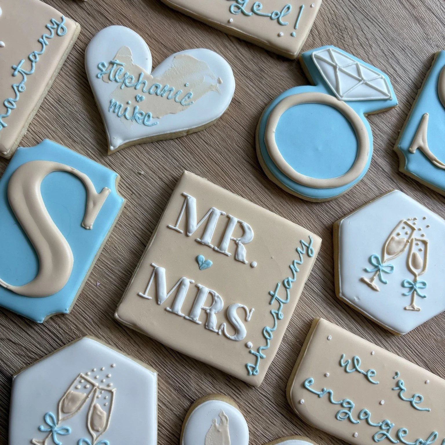 💍 She said YES (and we said COOKIES)! 🥂✨ Celebrate love in the sweetest way with our engagement-themed sugar cookies &mdash; sparkling rings, champagne glasses, hearts, and all things &ldquo;happily ever after.&rdquo; Perfect for bridal showers, en