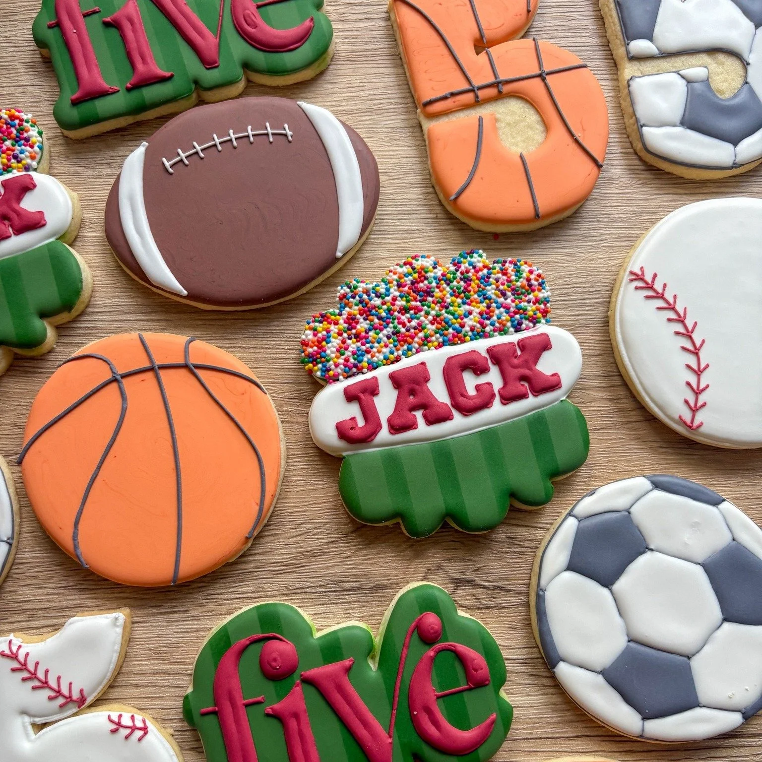 ⚾🏀⚽🏈 Game day just got a whole lot sweeter! 🎉 Our sports-themed decorated sugar cookies are perfect for fans of baseball, basketball, soccer, and football. Whether you&rsquo;re celebrating a birthday, team win, or just cheering from the sidelines,