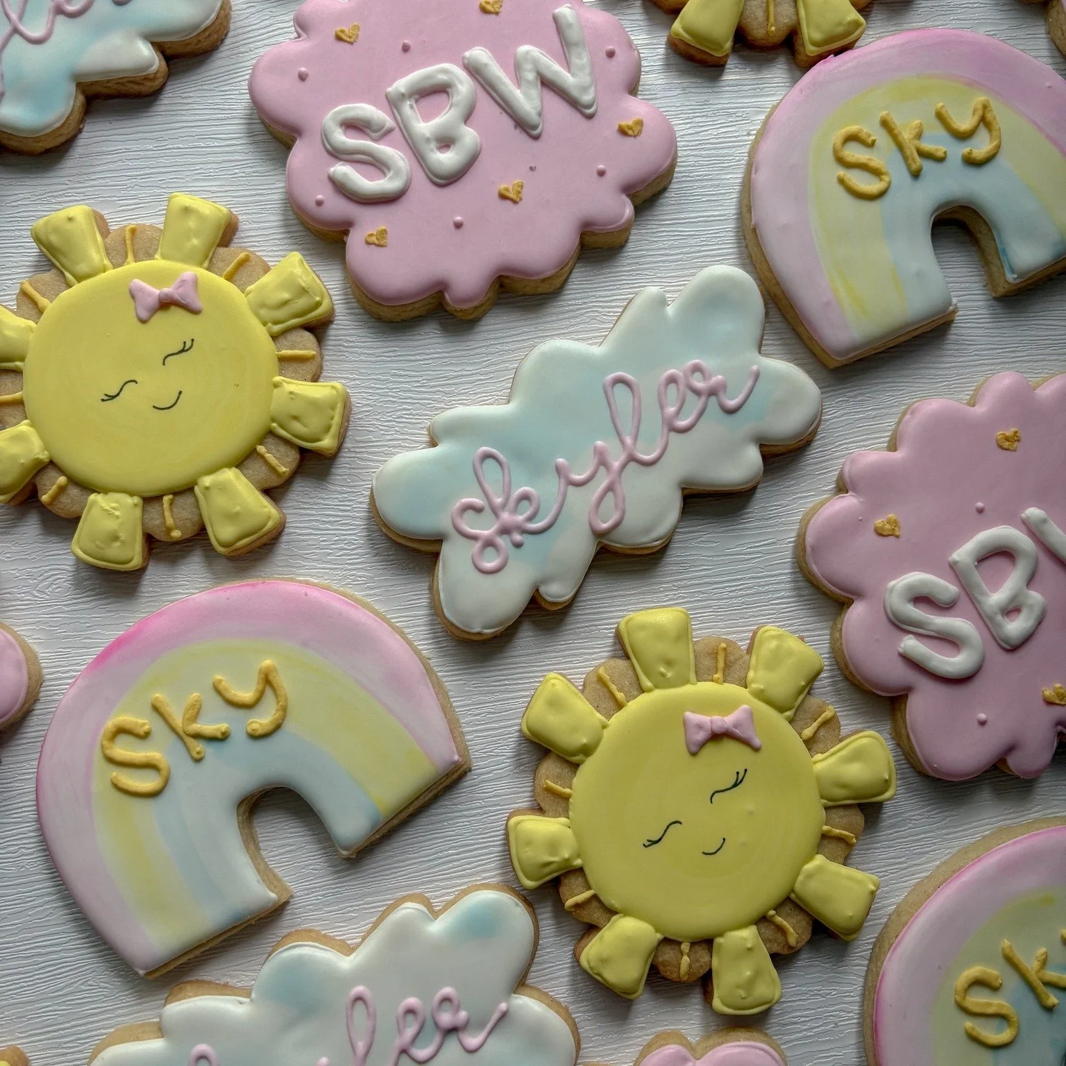 🌈☀️ Celebrating Skyler ☀️🌈
The sweetest set for the sweetest celebration &mdash; a baby naming filled with sunshine, rainbows, and so much love! 💛💗💙

Soft pastels, smiling suns, and dreamy clouds came together to welcome little Skyler in the mos