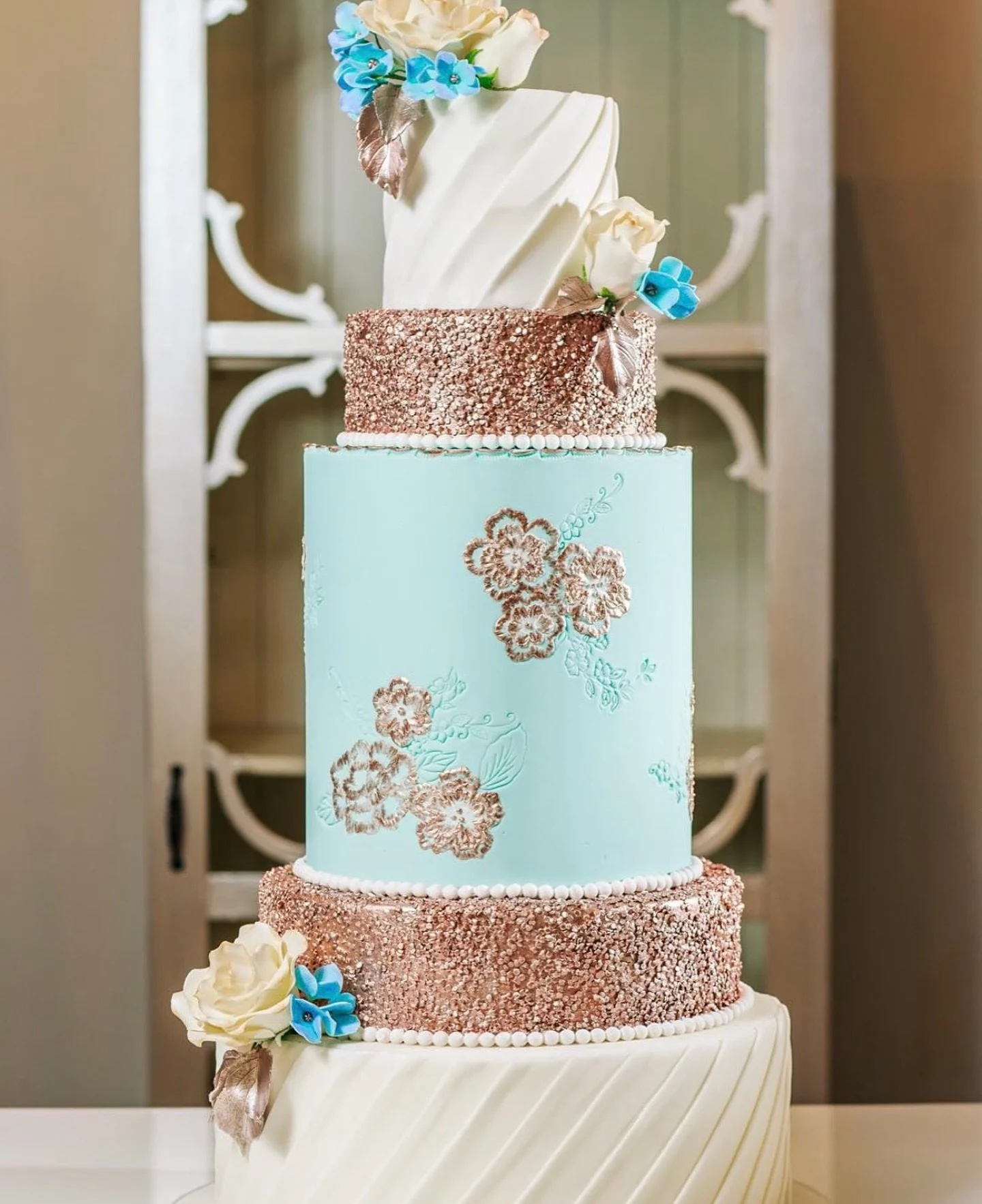 10 years ago I placed 2nd in my first and only cake competition with this cake! It will always hold the most special place in my heart! 🤍
&bull;
#Sweetsbymichelle #sweets #desserts #cookies #customcookies #sugarcookies #sugarcookiemarketing #sugarco