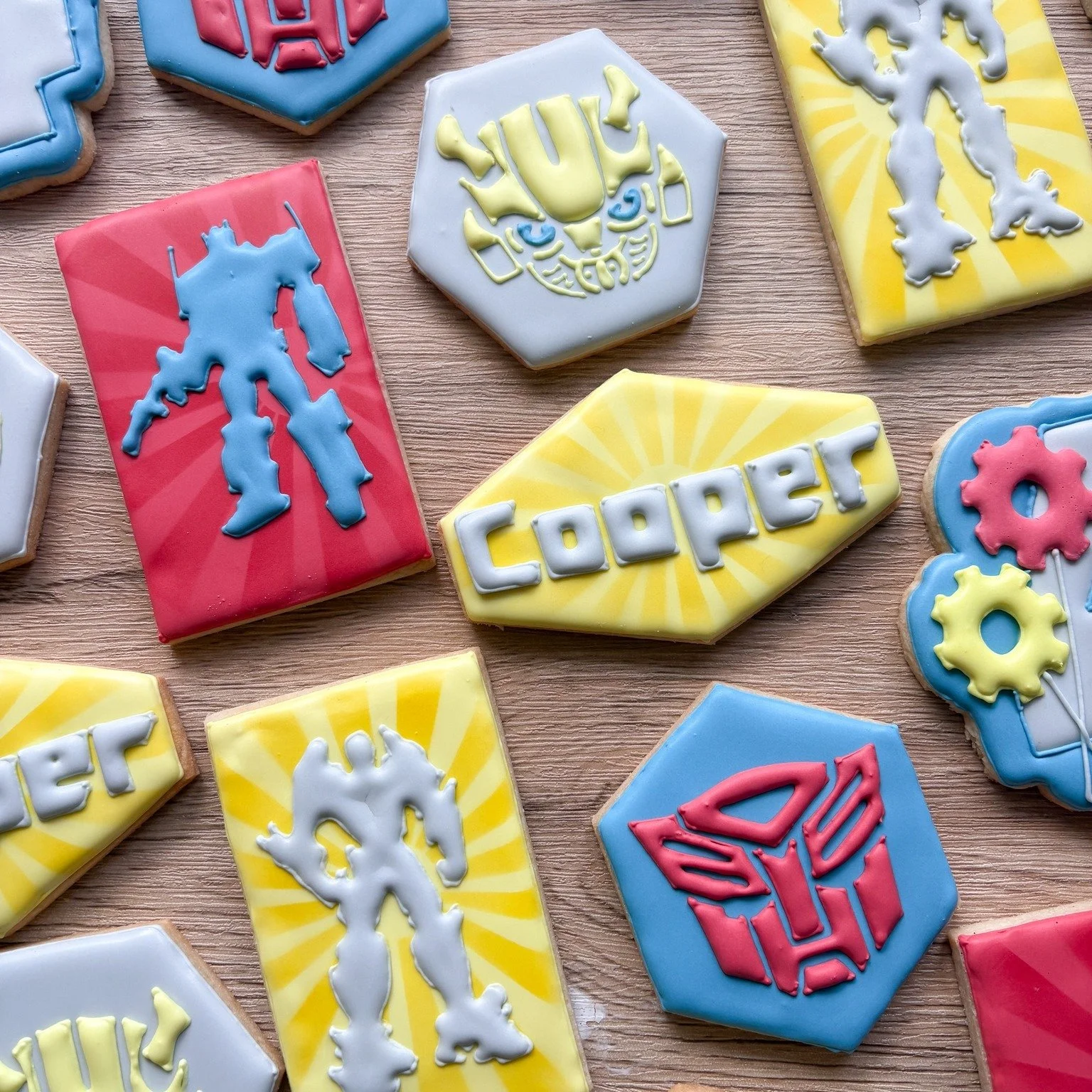 ⚡️ ROLL OUT&hellip; the cookies! ⚡️
Our Trans4mers-themed decorated sugar cookies are here and ready to power up any party!

Featuring fan-favorite designs inspired by Autobots + Decepticons, each cookie is hand-decorated and packed with detail. Perf