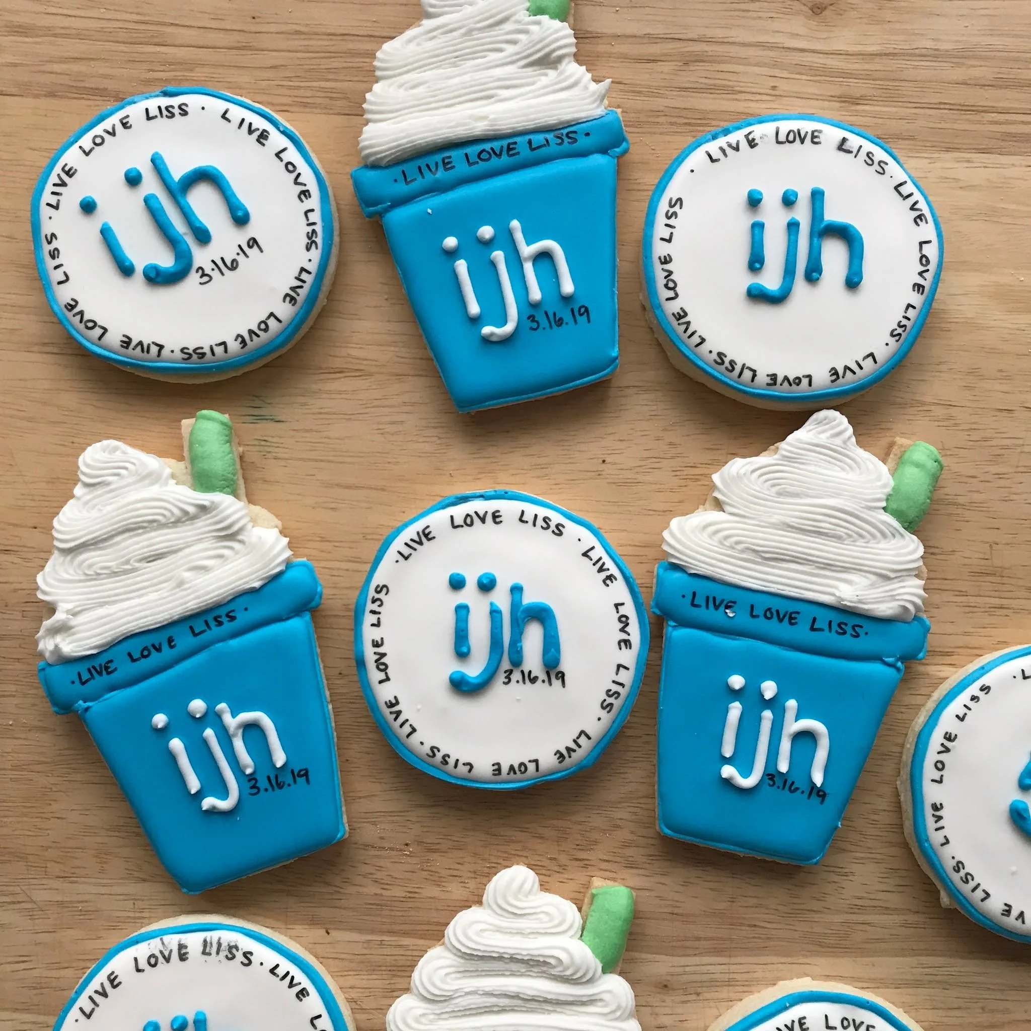 Bar or Bat Mitzvah coming up? I can tailor cookies specifically to the theme + colors! Even give me your logo and i'll turn it into a cookie!
&bull;
#Sweetsbymichelle #sweets #desserts #cookies #customcookies #sugarcookies #sugarcookiemarketing #suga