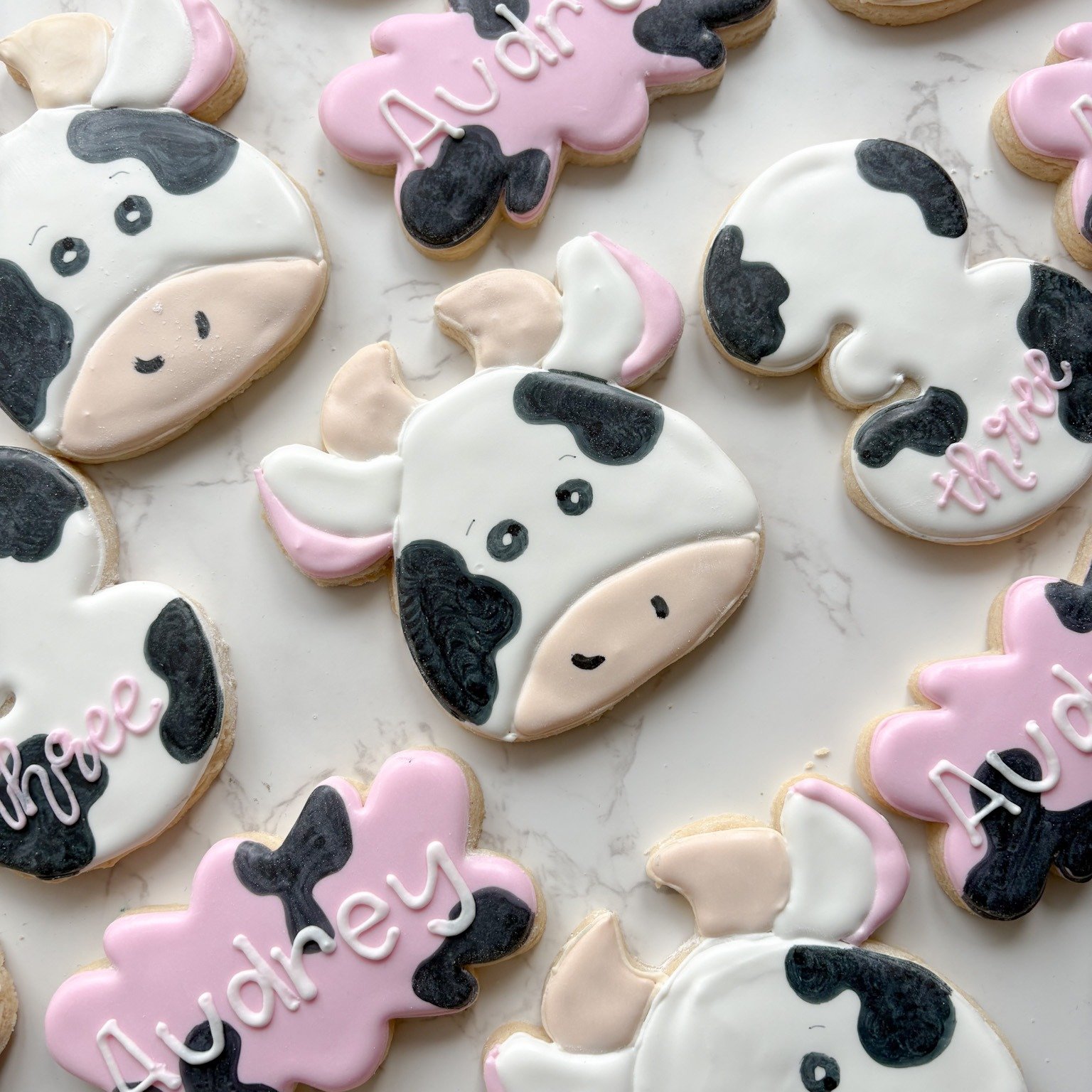 🐮🎉 Cow-Themed Birthday Cookies! 🎉🐮
For a cow-obsessed birthday girl who clearly has elite taste 😍

This custom decorated sugar cookie set was full of sweet little cow faces, spots, and all the farm-fresh birthday vibes &mdash; the perfect treat 