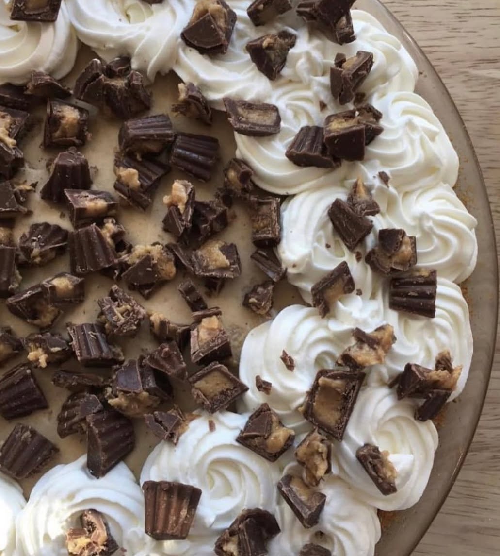 🥧 Happy (almost) Pi Day! 🥧

In honor of 3.14, I'm baking up a very limited batch of pies!

Available flavors:
✨ Key Lime
✨ Lemon Meringue
✨ Peanut Butter Chocolate
✨ French Silk
✨ Apple Crumble
✨ Dark Chocolate Bourbon Pecan
✨ Mixed Berry Crumble

