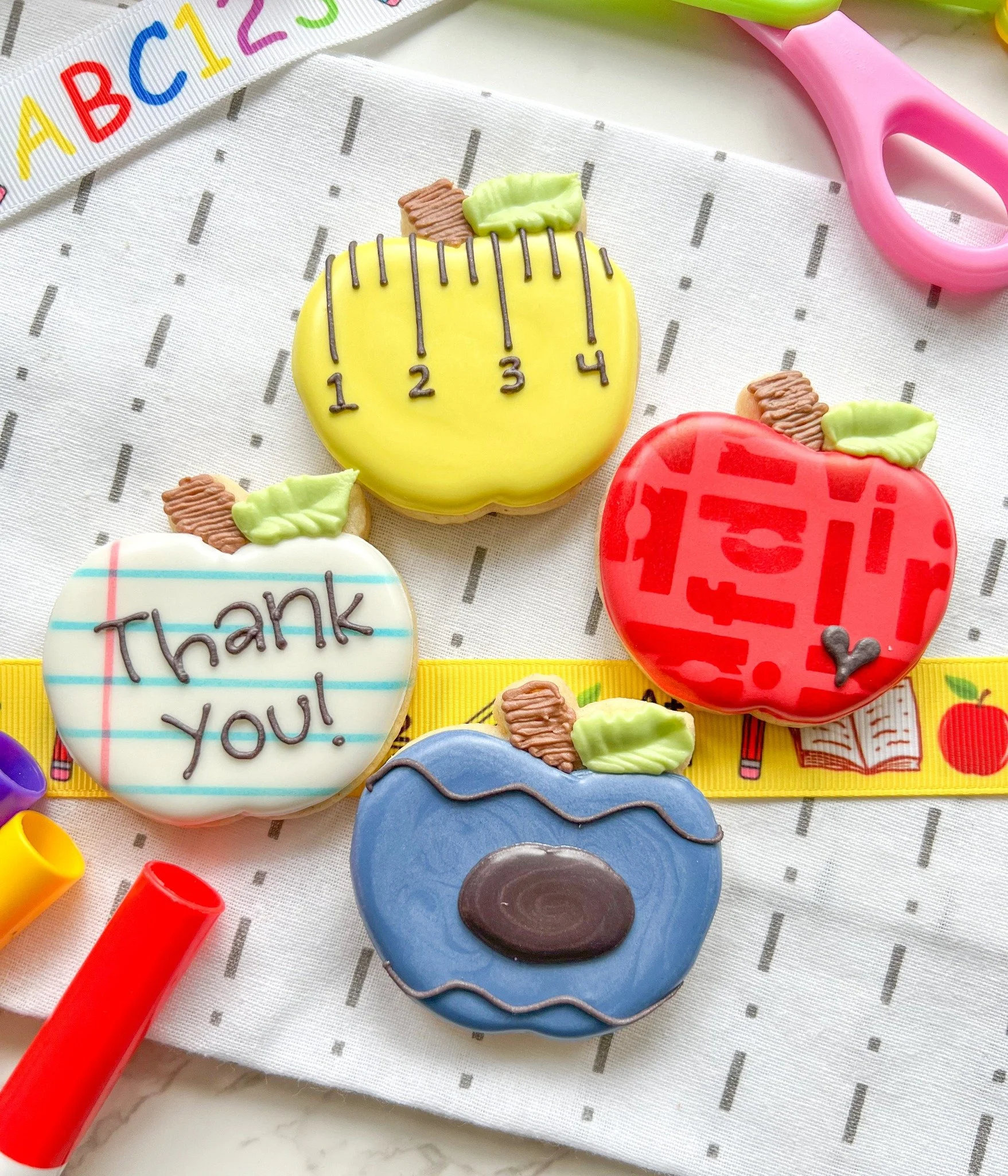 🍎 Class is in session and pre-orders are officially OPEN! 🍎

Show your favorite teachers some love with these sweet "A+" treats! Whether you want to say "Thank You" or just brighten their desk, our Teacher Appreciation Apple Set