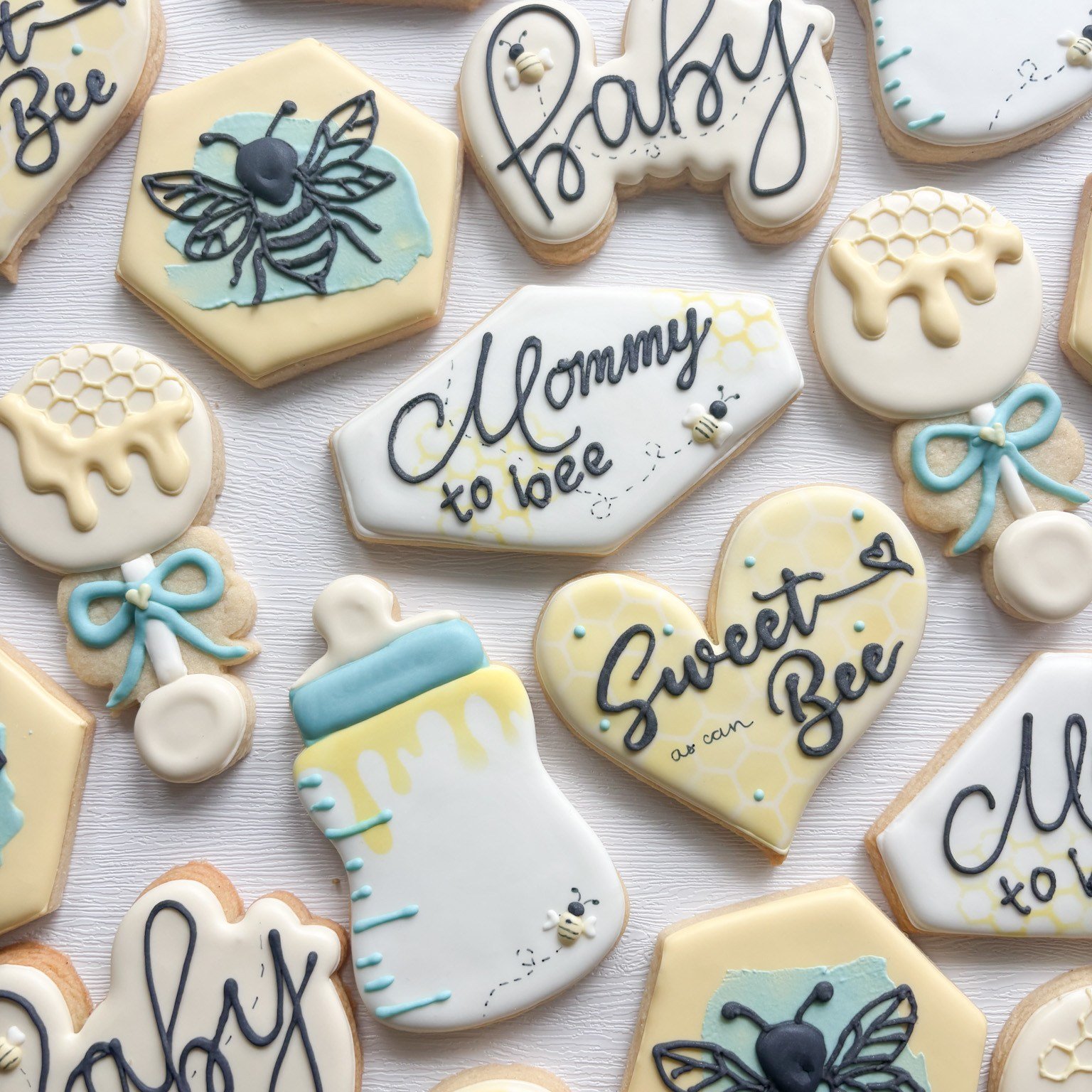 🐝✨ Mommy-to-Bee 🍼💛

Sweet as can bee and made with so much love! These &ldquo;Mommy to Bee&rdquo; themed cookies are the perfect touch for a buzzing baby shower 🐝🌼

From soft florals to honeycomb details and the cutest little bees, each cookie i
