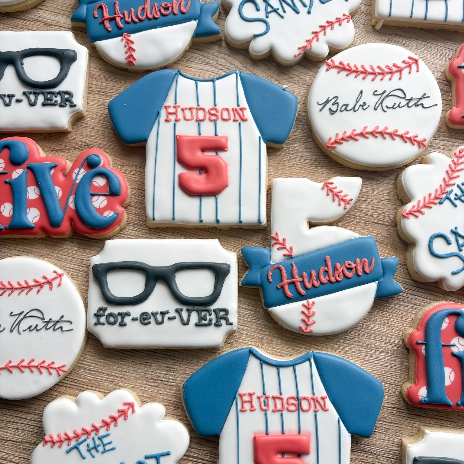 ⚾️🌞 &ldquo;You&rsquo;re killing me, Smalls!&rdquo; 🌞⚾️

These Sandlot-inspired baseball cookies hit it out of the park for the ultimate birthday celebration! 🧢✨ From classic baseball designs to nostalgic nods to the beloved film, this set is perfe