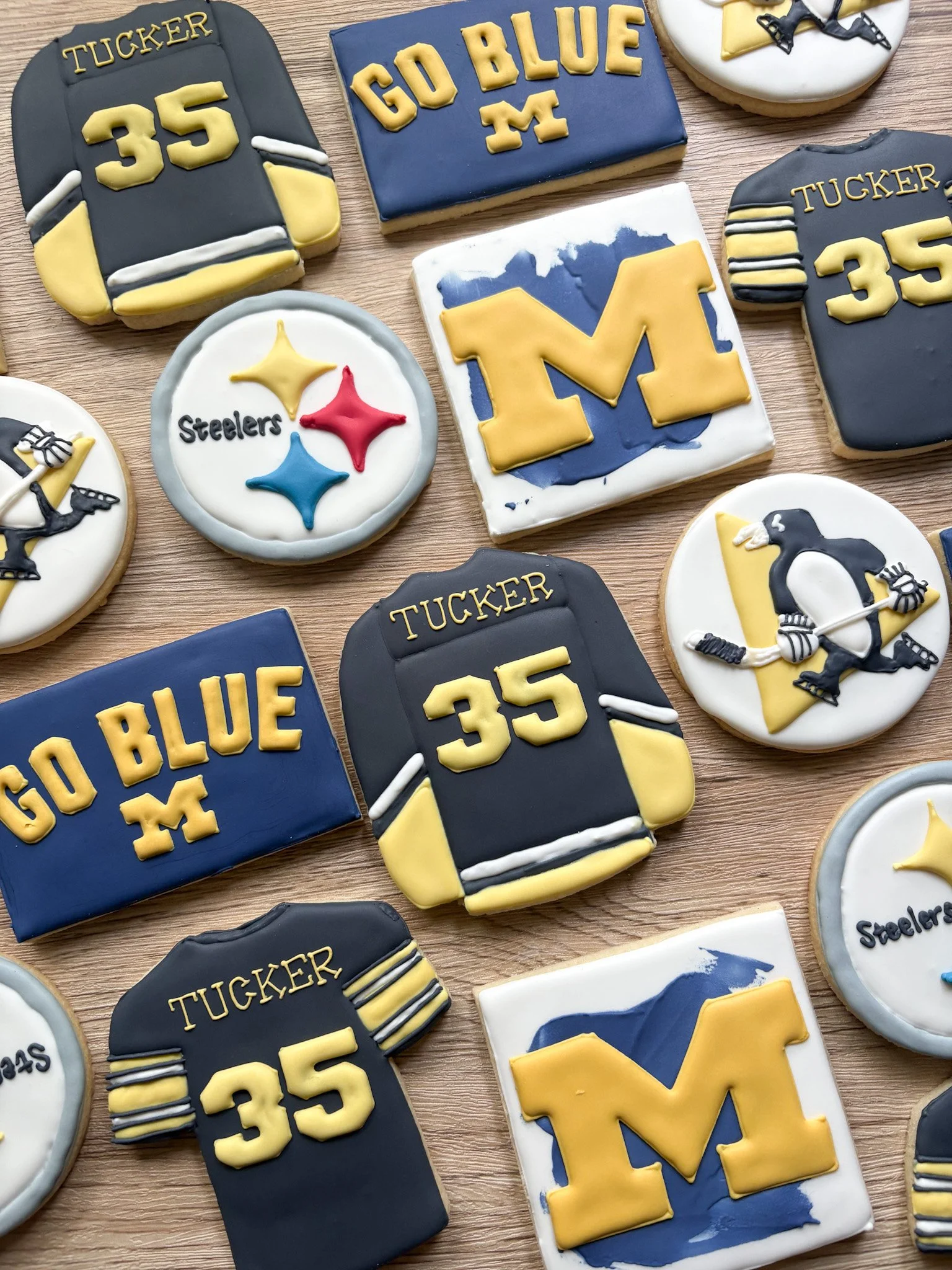 🎉🏒🏈💙 A birthday set made for a true sports fan!

When your favorite teams are part of who you are, they deserve a spot at the birthday celebration! These custom 35th birthday cookies brought together the birthday guy's favorites&mdash;the Pittsbu