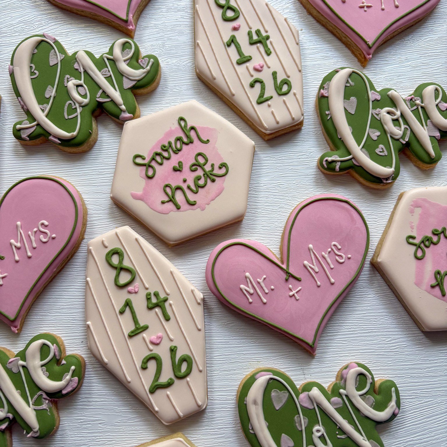 There&rsquo;s something extra special about wedding cookies designed to match the couple&rsquo;s color scheme! 🤍✨

From elegant details to perfectly coordinated colors, these custom cookies are made to complement the celebration and add a sweet pers