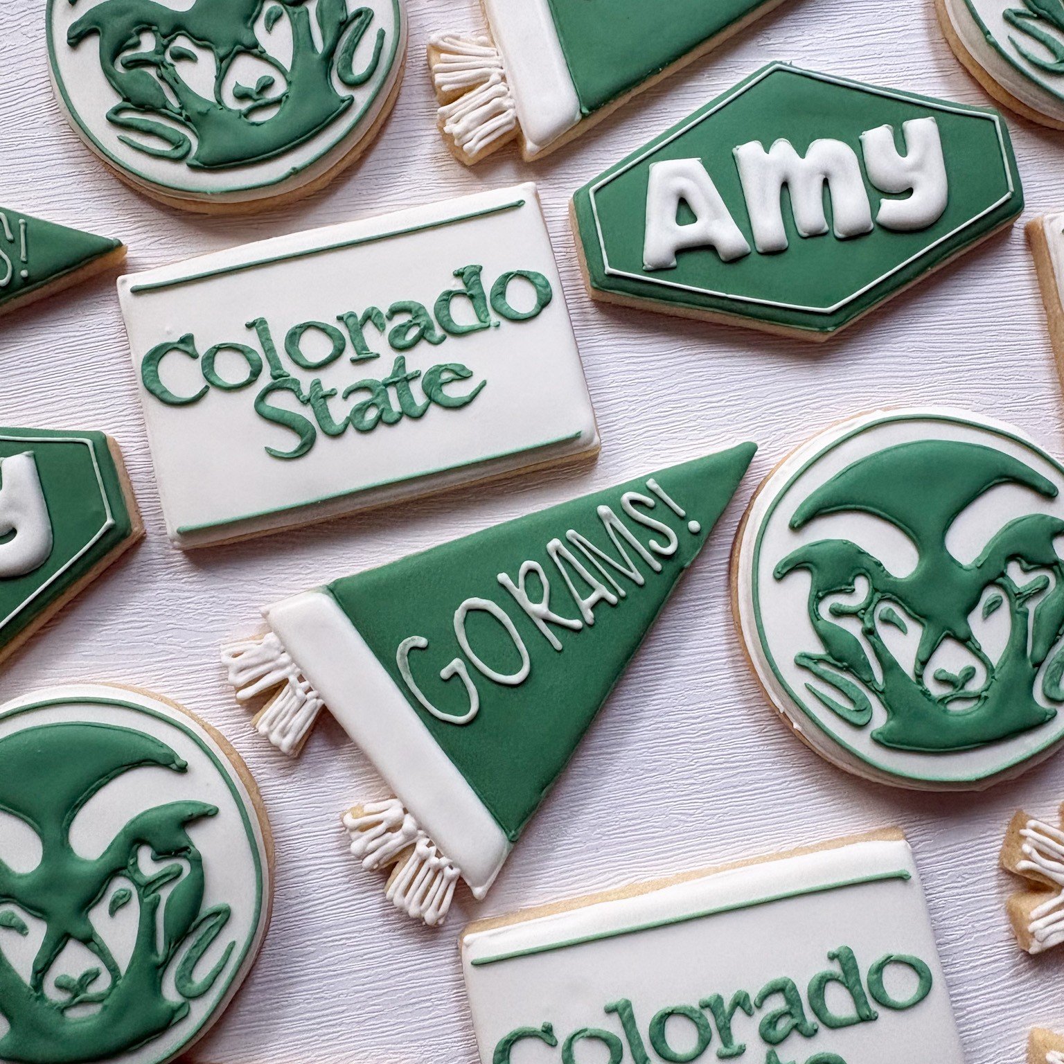 🎓📚 School spirit never looked so sweet! 🍪

These college-themed cookies are the perfect way to celebrate the next chapter&mdash;whether it&rsquo;s a graduation, college send-off, welcome home, or just showing off some serious school pride! 🏫✨

Cu